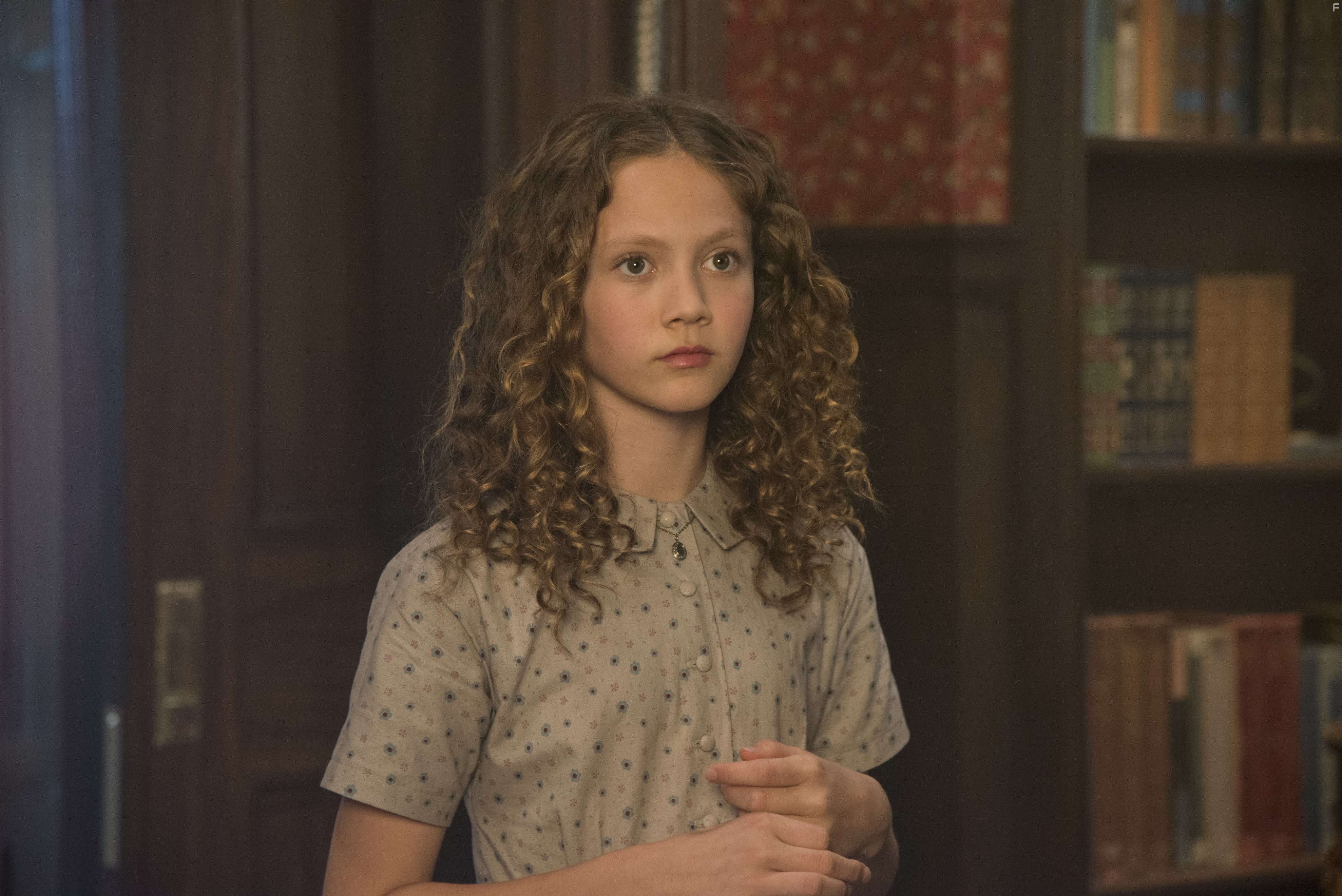 Iris Apatow in Любовь (2016)