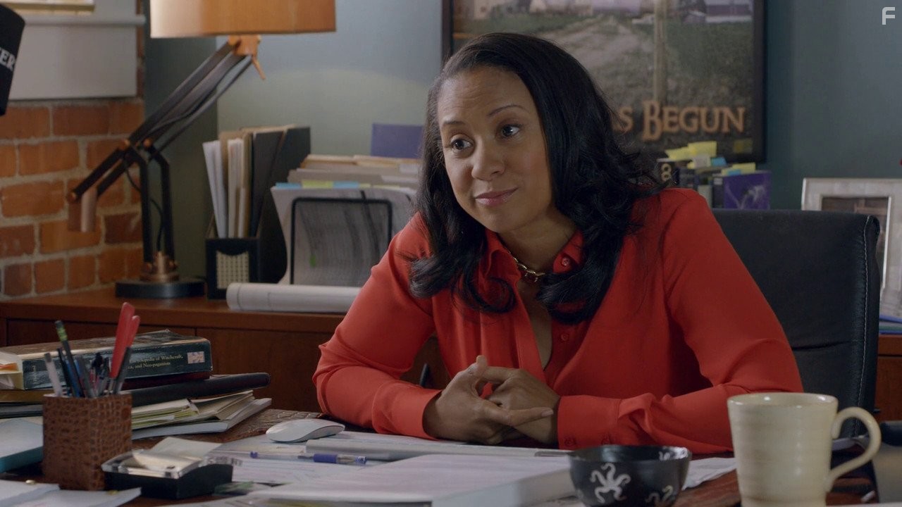 Tracie Thoms in Любовь (2016)
