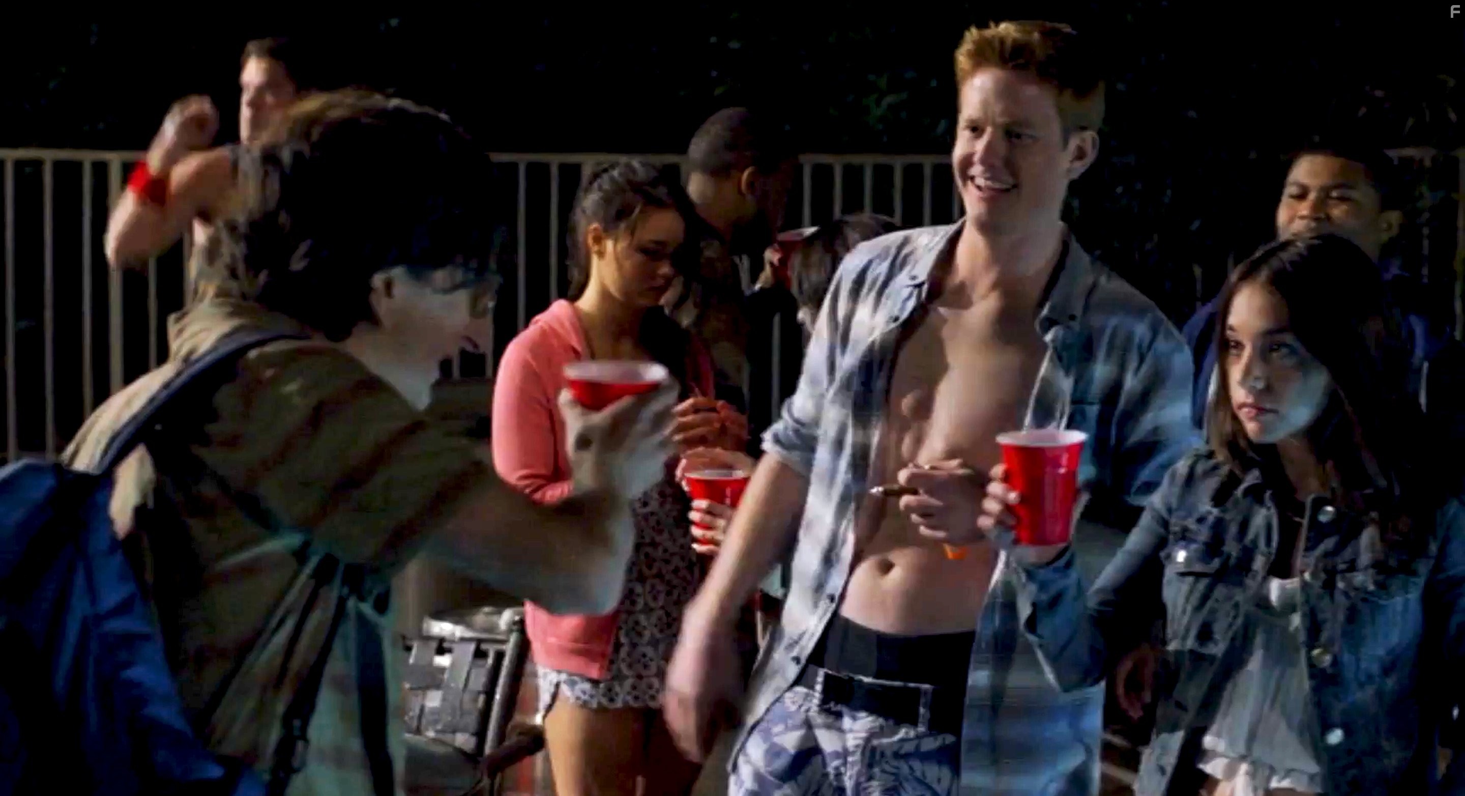 Paul Rust, Jennifer Blakeslee, and Jeffrey Larson in Любовь (2016)