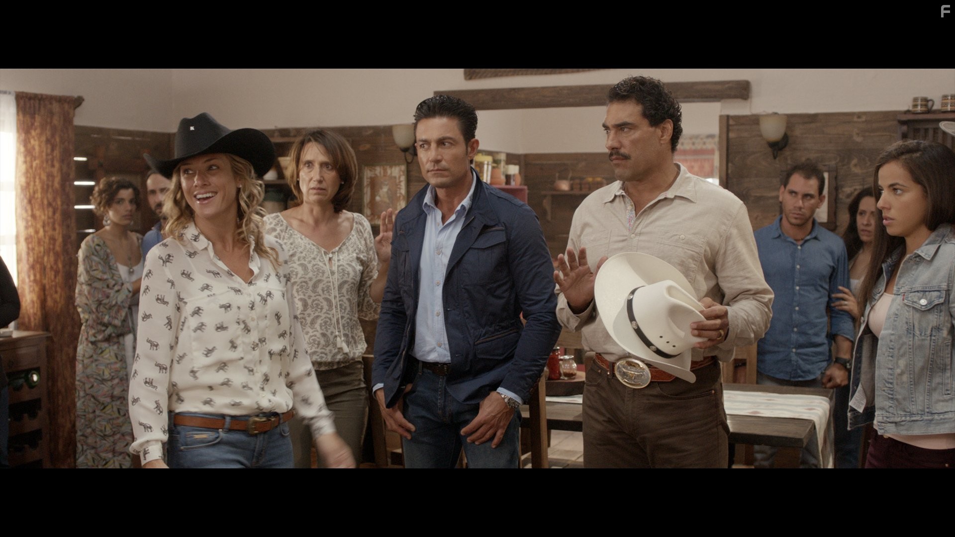 Fernando Colunga and Eduardo Y??ez in Ladrones (2015)