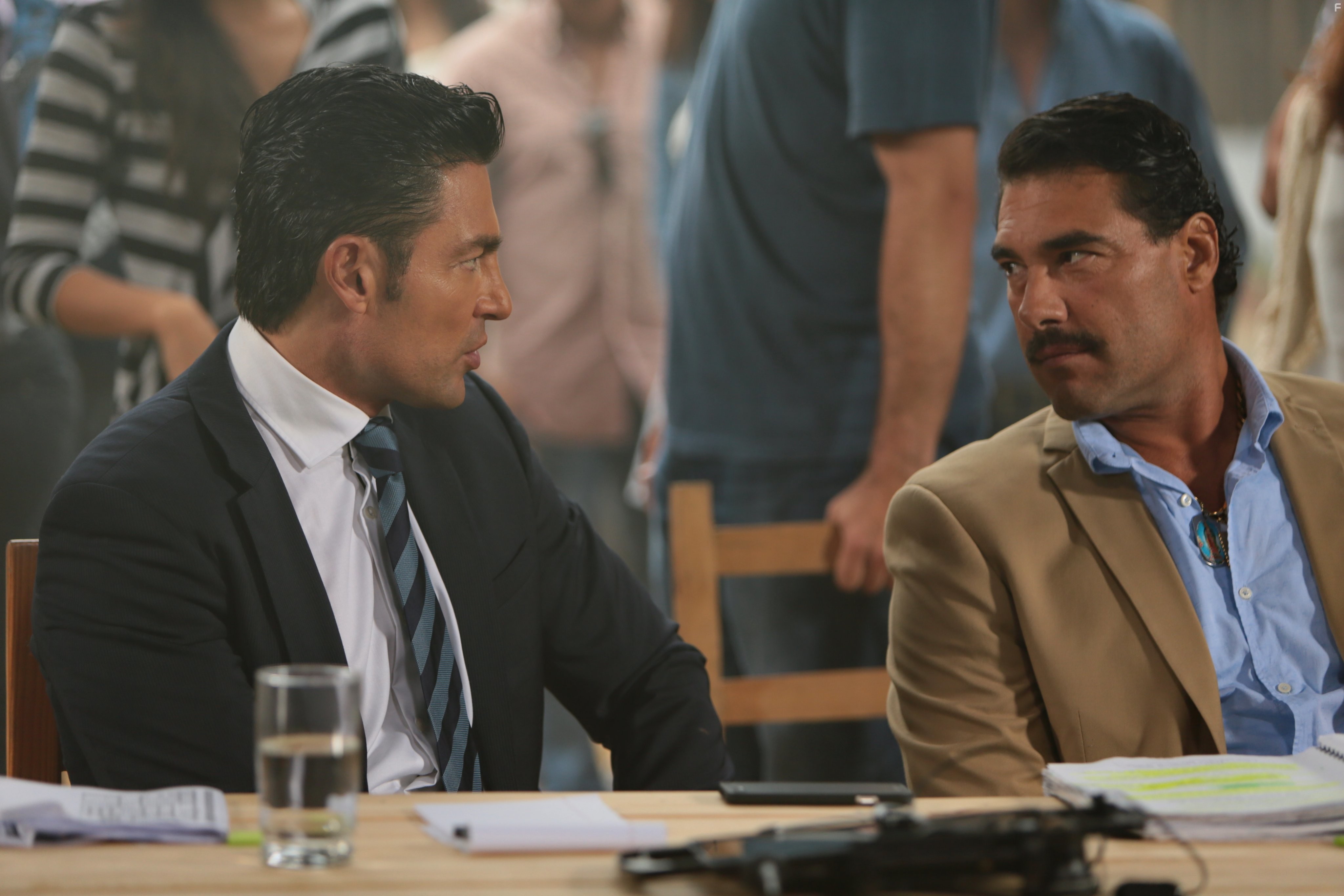 Fernando Colunga and Eduardo Y??ez in Ladrones (2015)