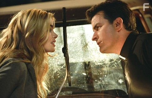 Charlie Sheen and Denise Richards in Очень страшное кино 3 (2003)