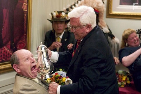 Leslie Nielsen in Очень страшное кино 3 (2003)