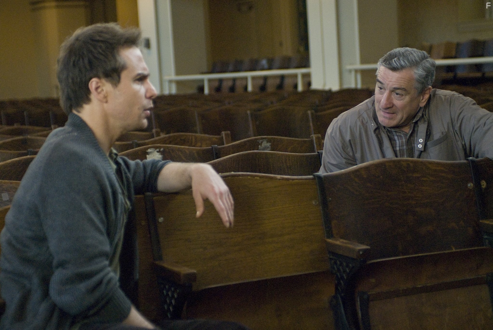 Robert De Niro and Sam Rockwell in Вcё путём (2009)