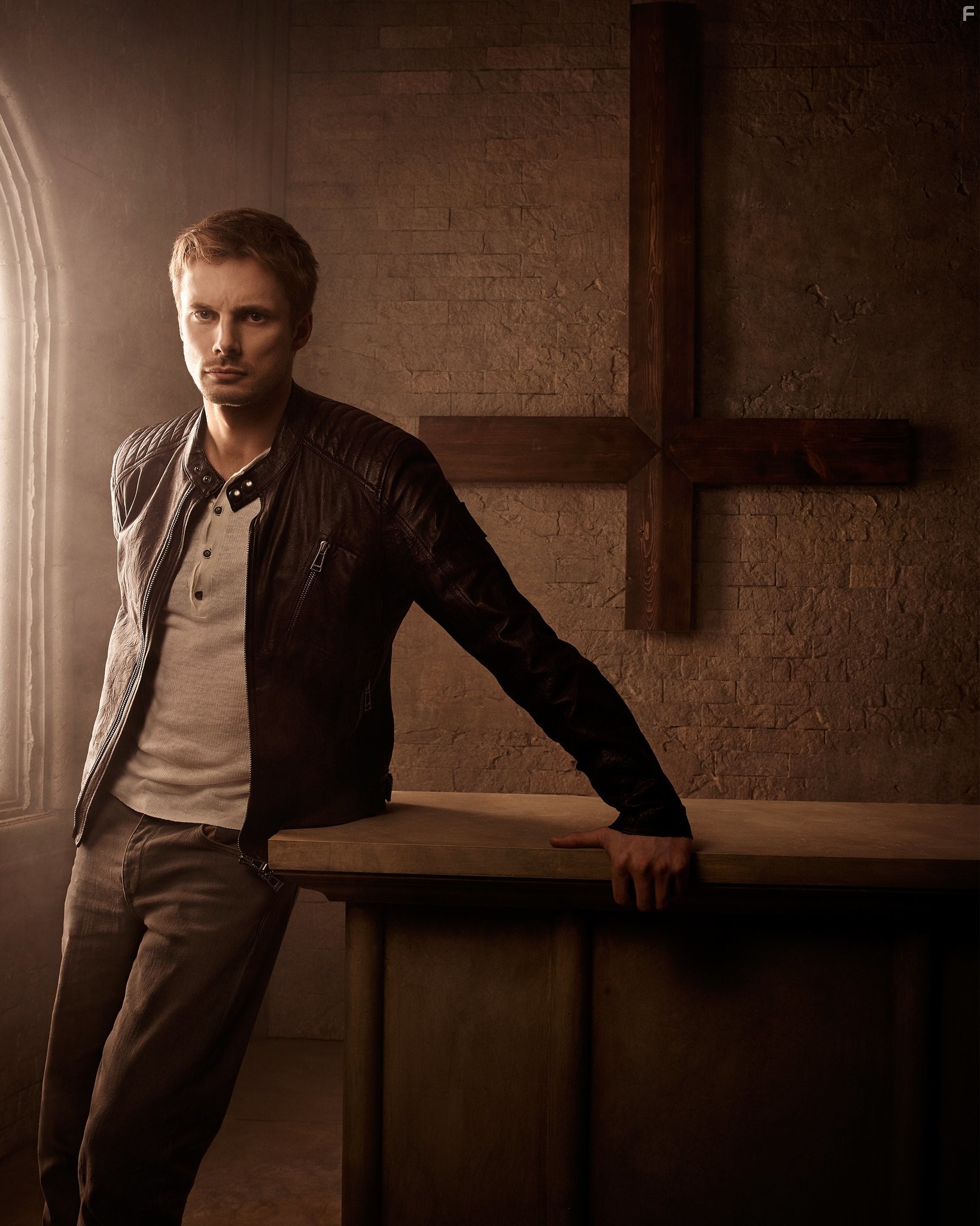 Bradley James in Дэмиен (2016)