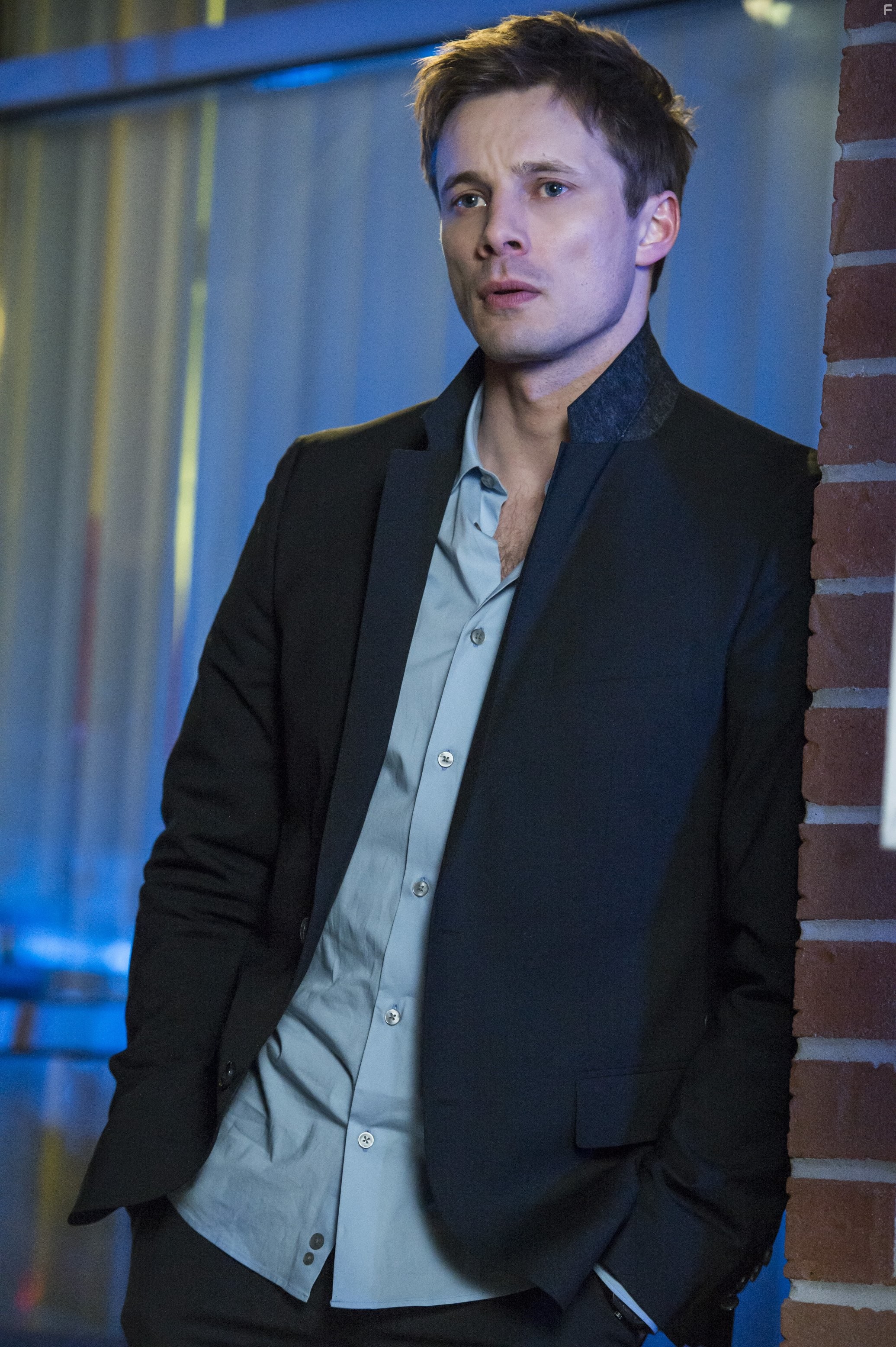 Bradley James in Дэмиен (2016)