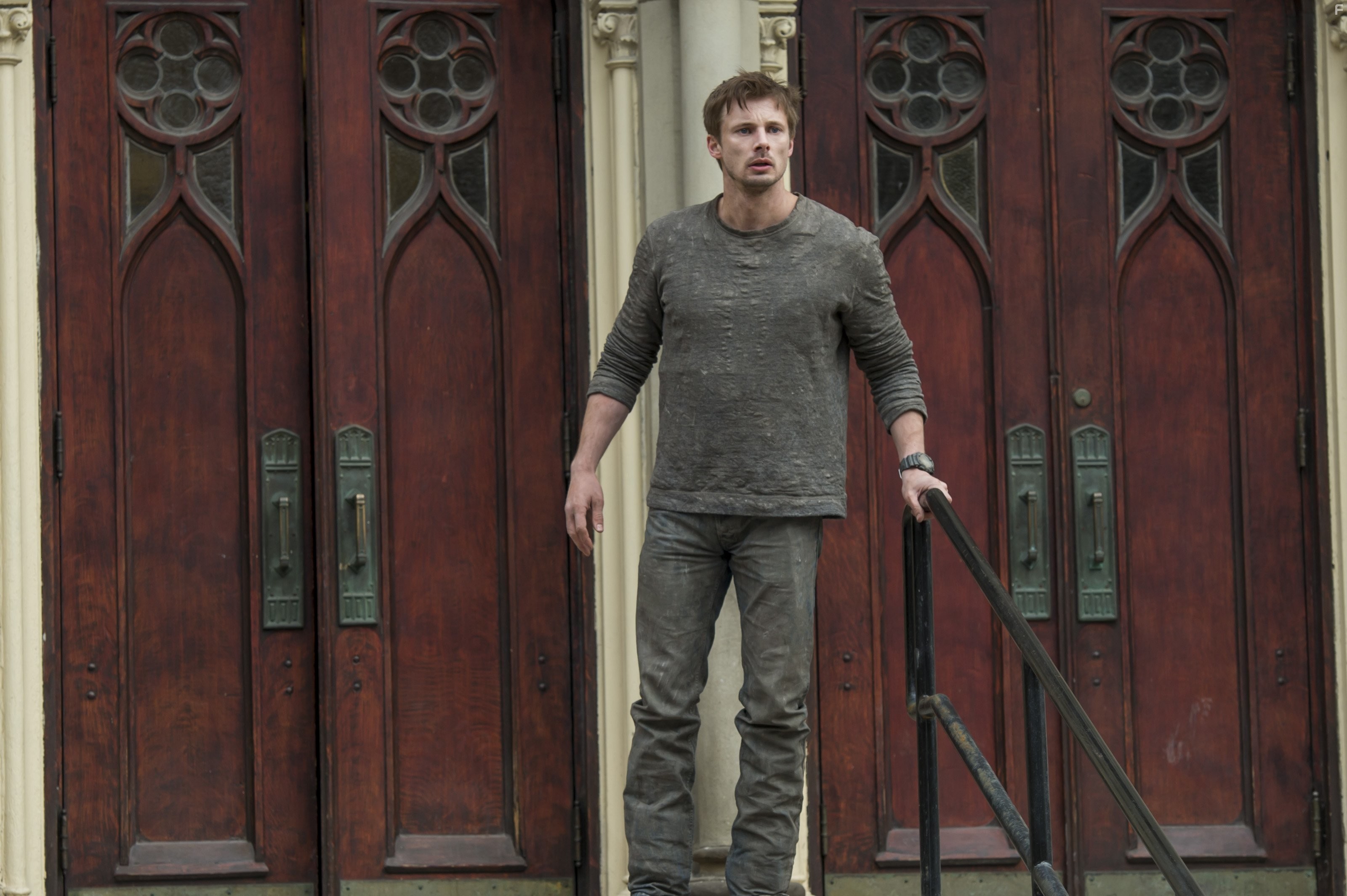 Bradley James in Дэмиен (2016)