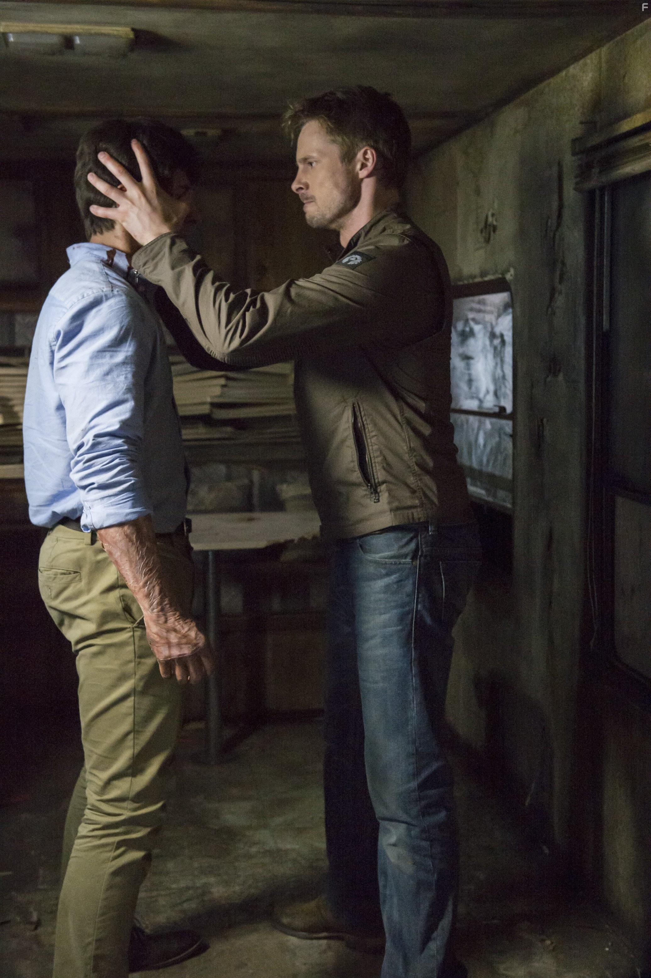 Bradley James and Joe Doyle in Дэмиен (2016)