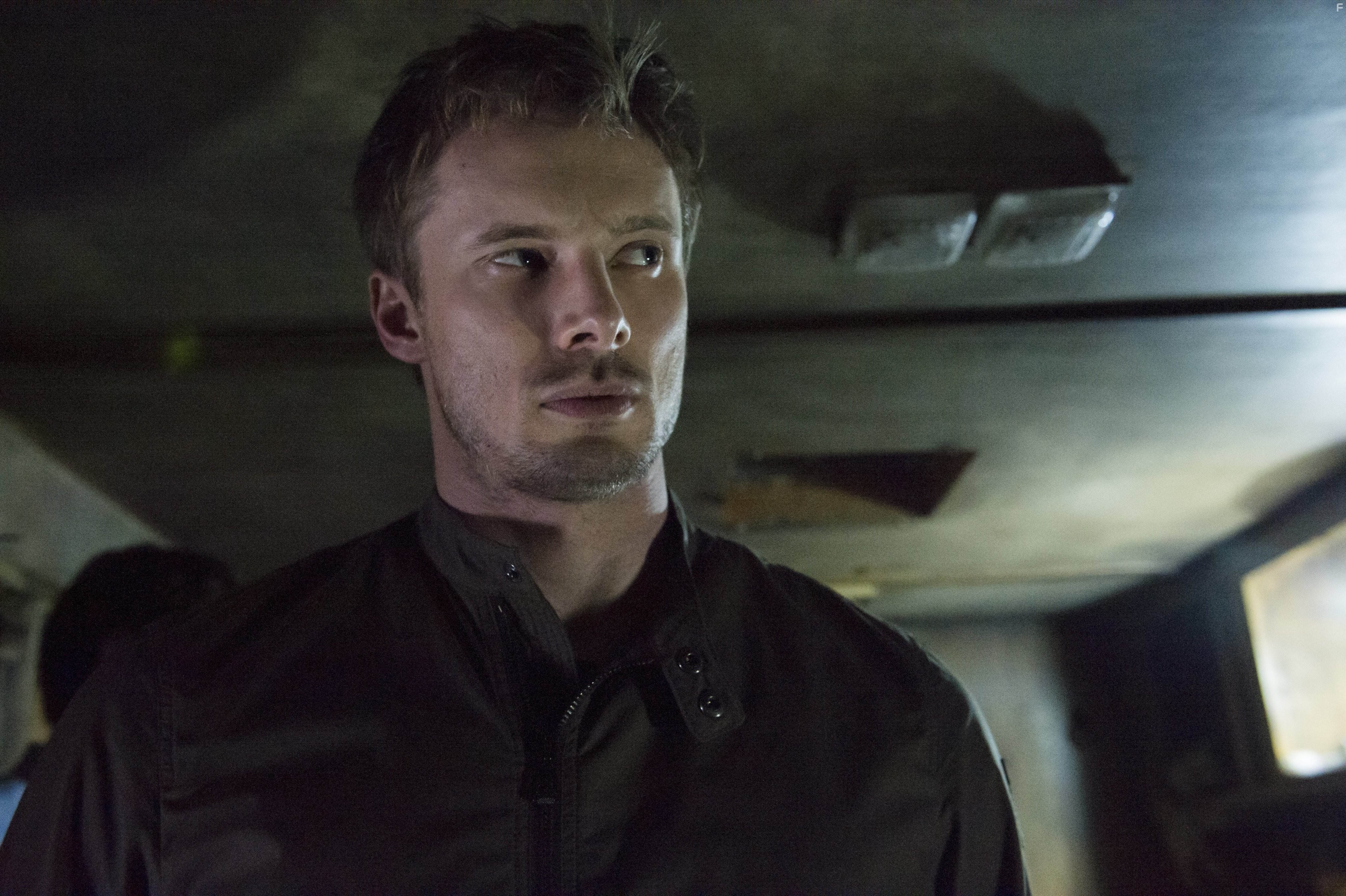 Bradley James in Дэмиен (2016)