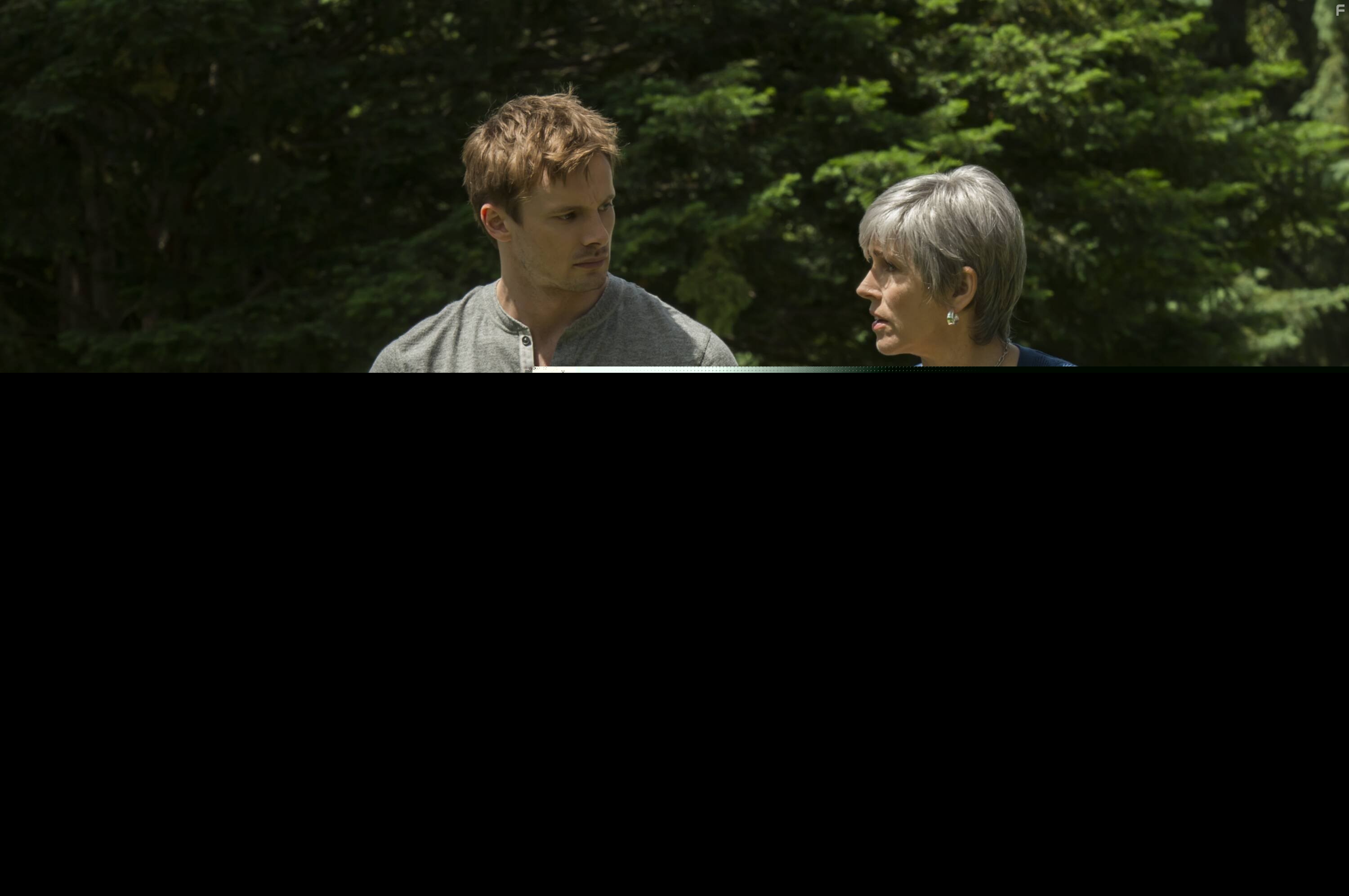 Bess Armstrong and Bradley James in Дэмиен (2016)