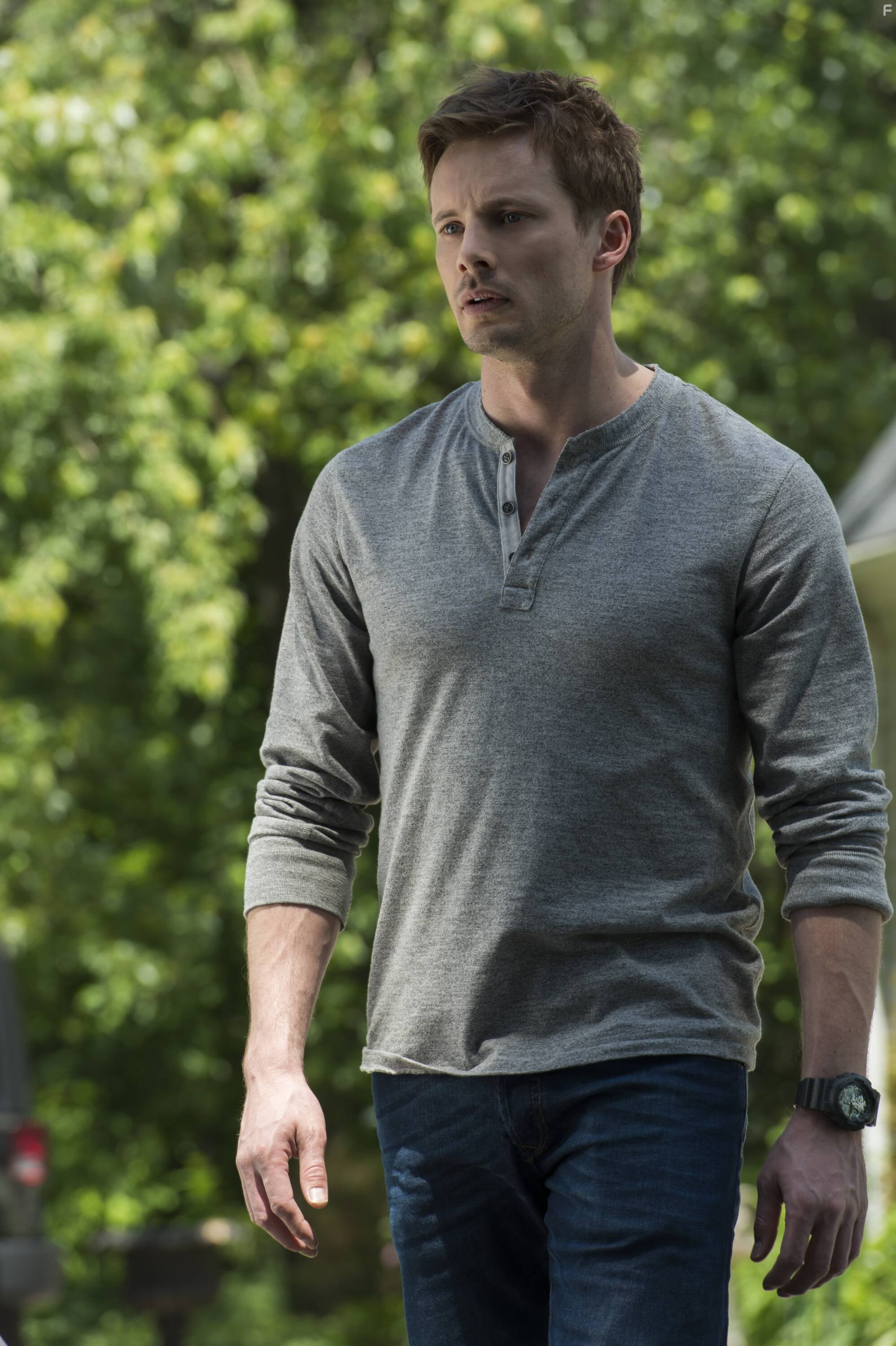 Bradley James in Дэмиен (2016)