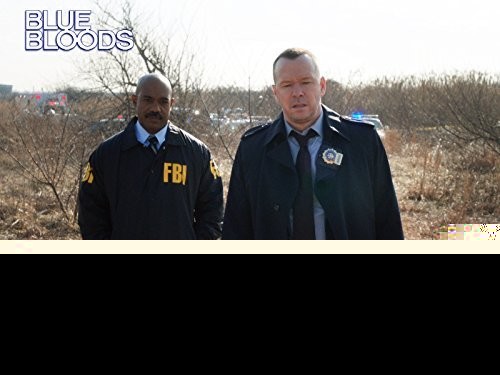 Michael Beach and Donnie Wahlberg in Голубая кровь (2010)