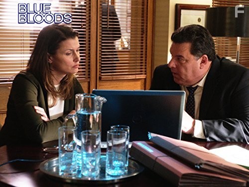 Bridget Moynahan and Steve Schirripa in Голубая кровь (2010)
