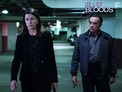 Dan Hedaya and Bridget Moynahan in Голубая кровь (2010)