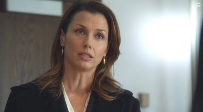 Bridget Moynahan in Голубая кровь (2010)