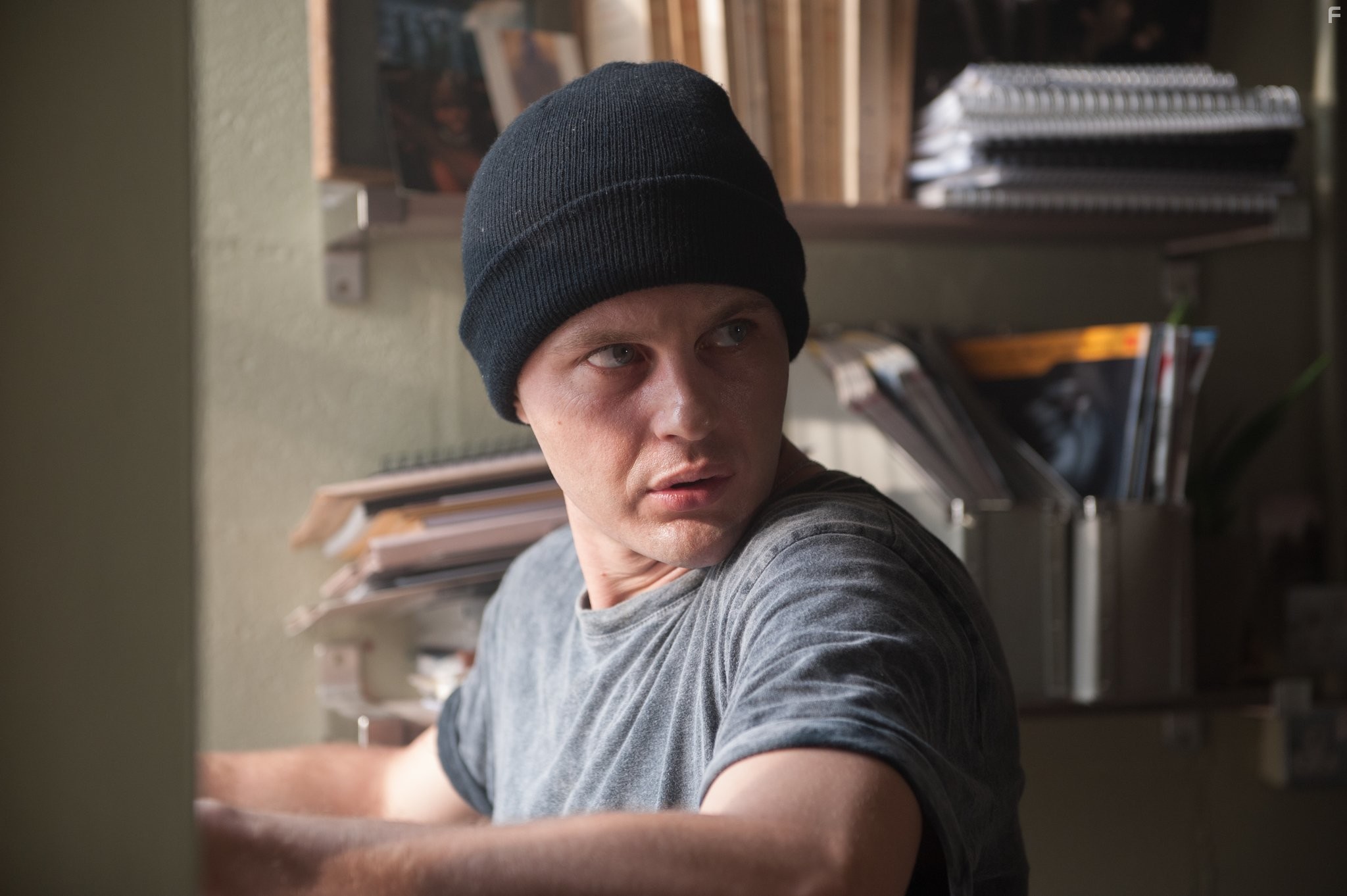 Michael Pitt in Преступник (2016)