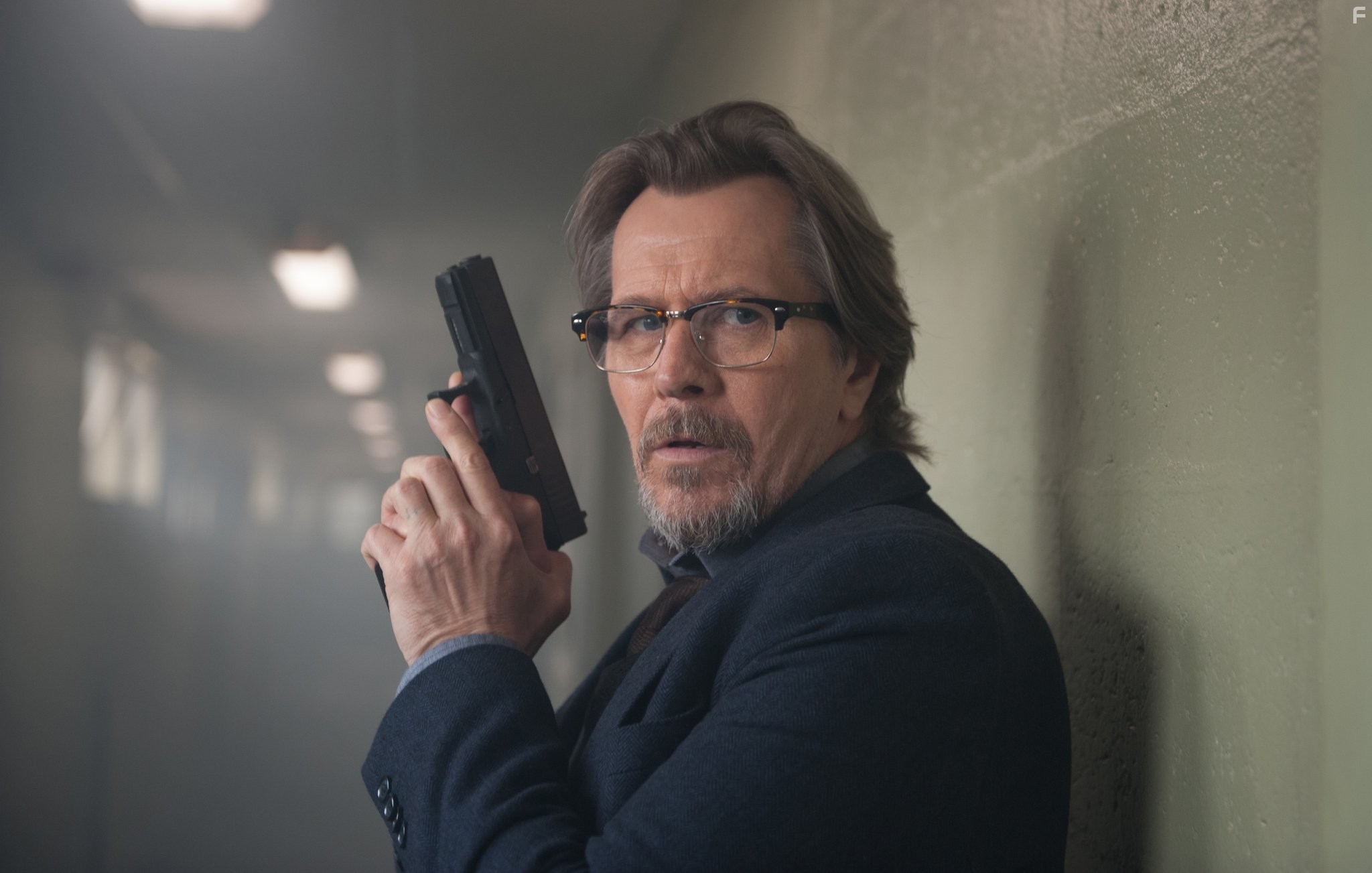 Gary Oldman in Преступник (2016)