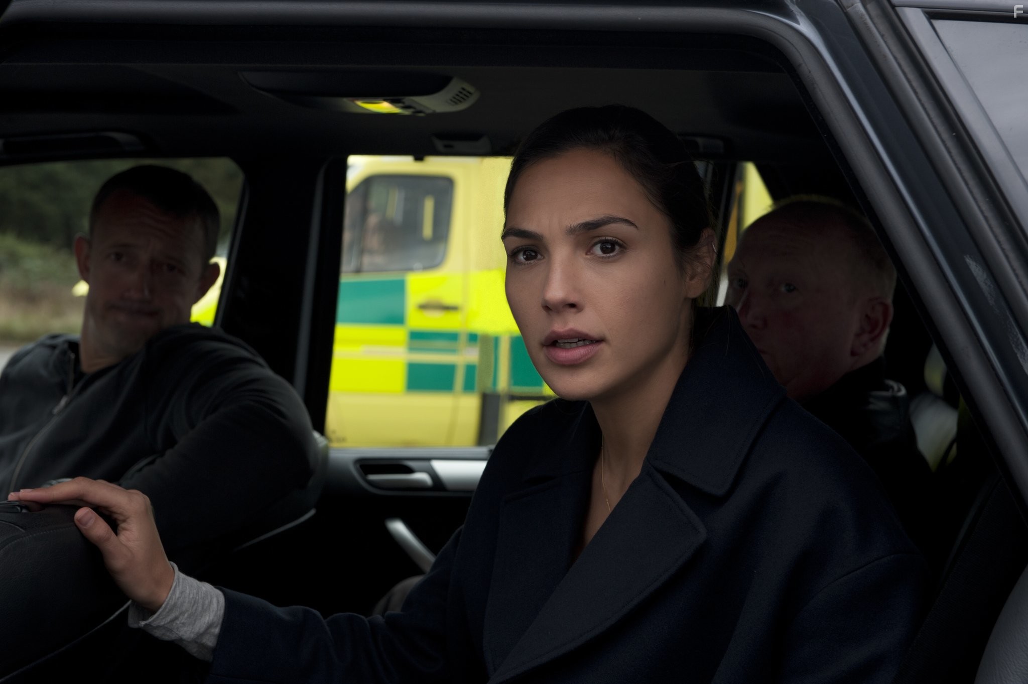 Gal Gadot in Преступник (2016)