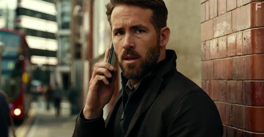 Ryan Reynolds in Преступник (2016)