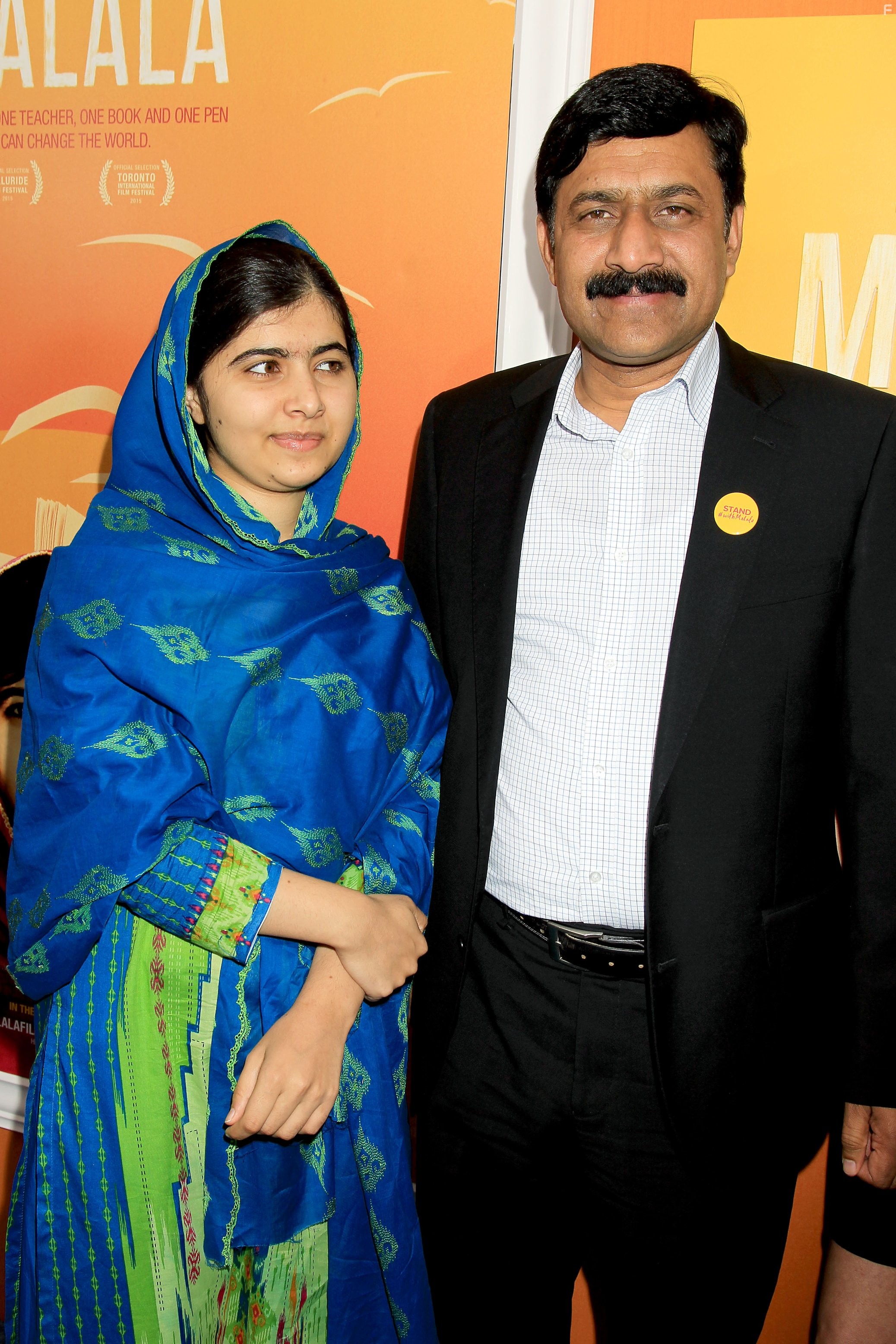 Malala Yousafzai and Ziauddin Yousafzai in Он назвал меня Малала (2015)