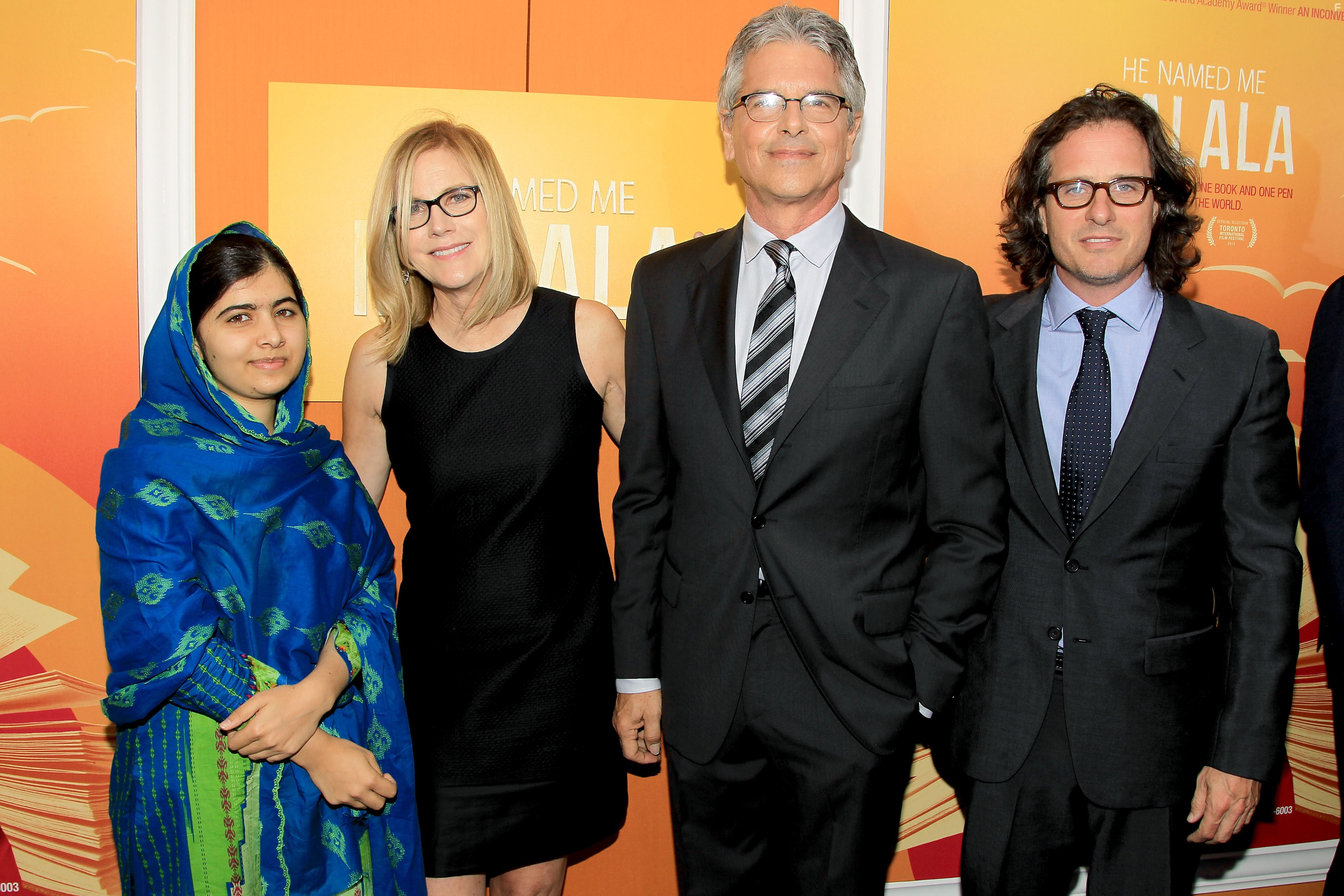Davis Guggenheim, Laurie MacDonald, Walter F. Parkes, and Malala Yousafzai in Он назвал меня Малала (2015)