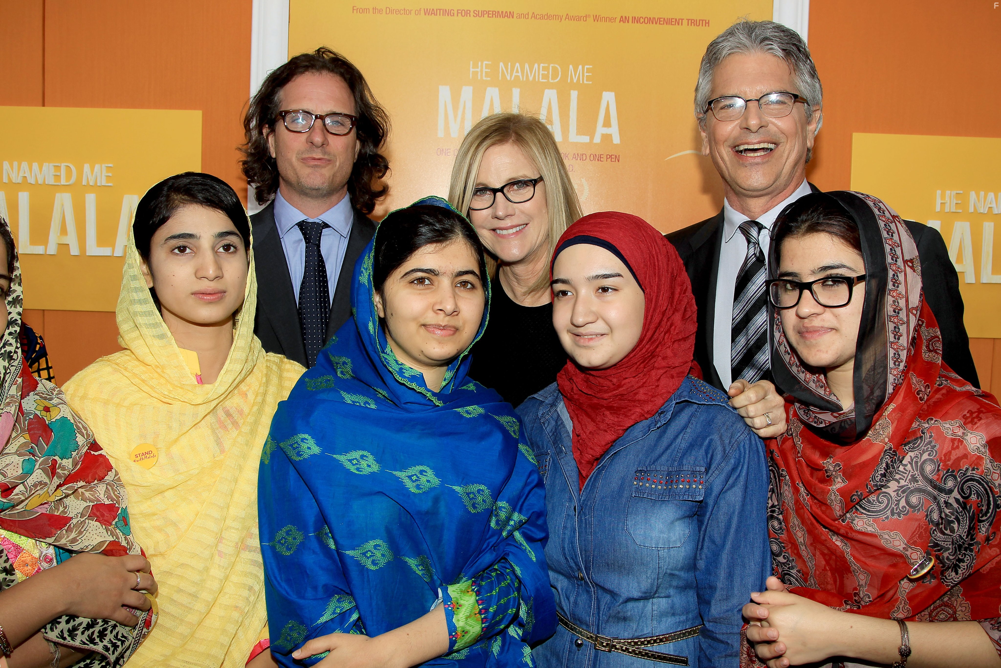 Davis Guggenheim, Laurie MacDonald, Walter F. Parkes, and Malala Yousafzai in Он назвал меня Малала (2015)