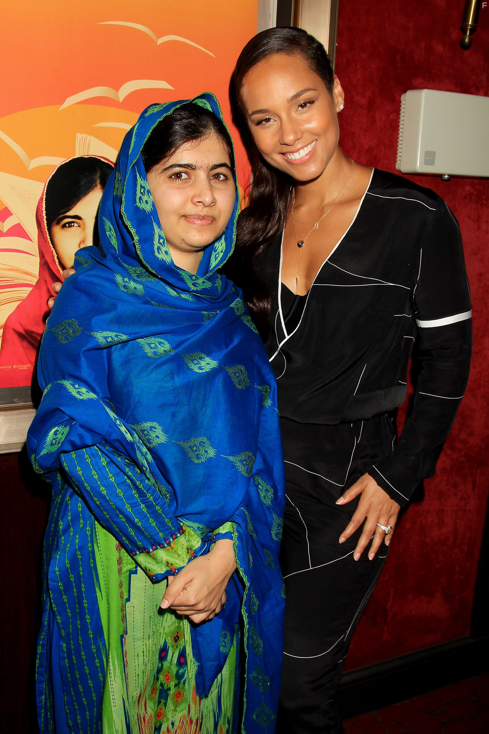 Alicia Keys and Malala Yousafzai in Он назвал меня Малала (2015)