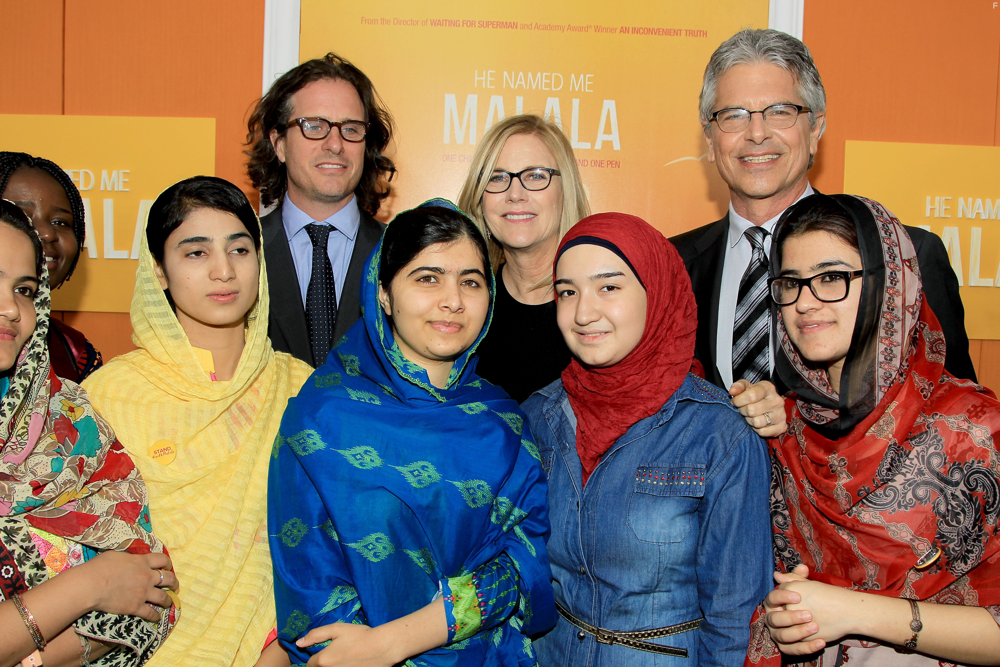 Davis Guggenheim, Laurie MacDonald, Walter F. Parkes, and Malala Yousafzai in Он назвал меня Малала (2015)