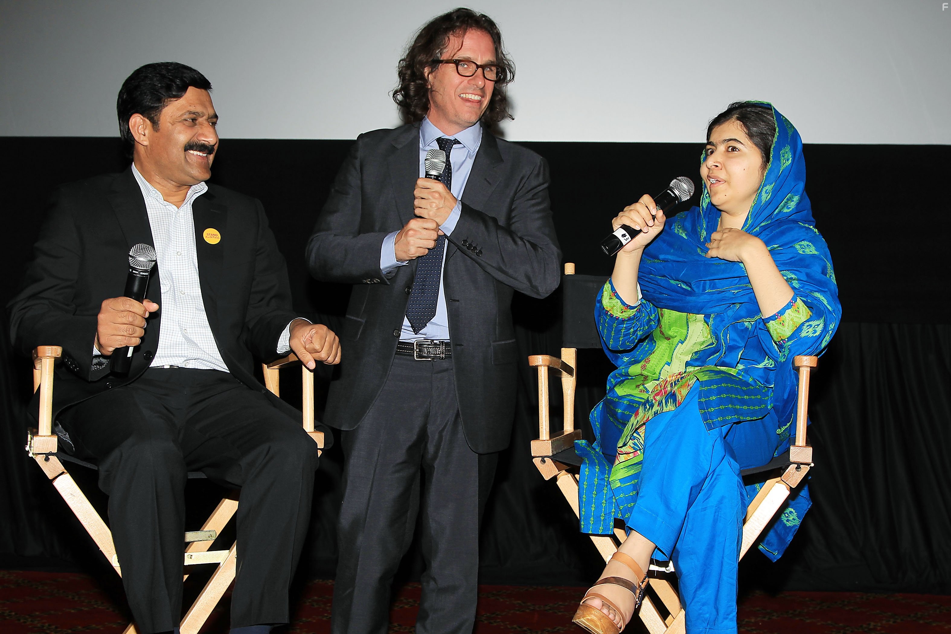 Davis Guggenheim, Malala Yousafzai, and Ziauddin Yousafzai in Он назвал меня Малала (2015)