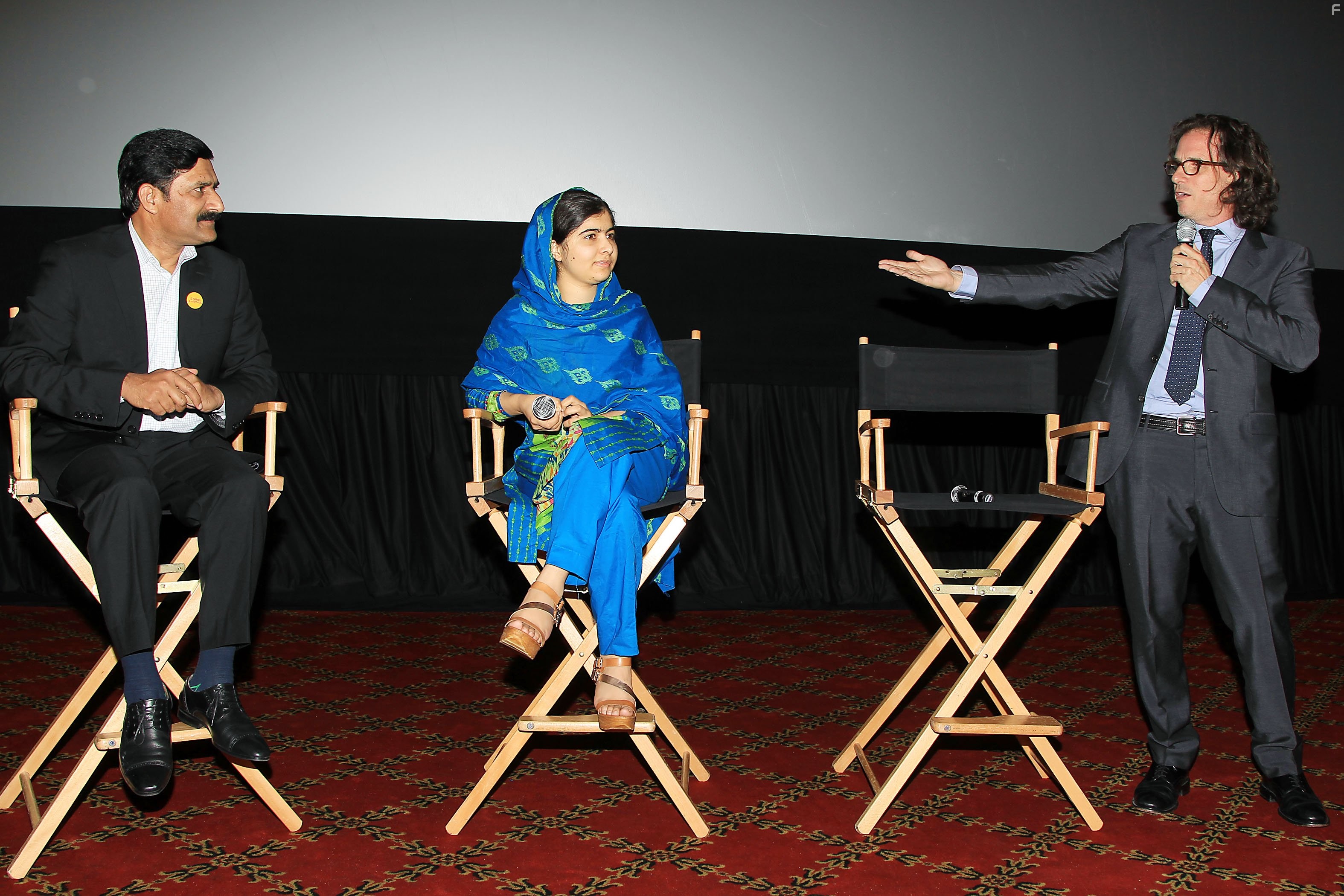 Davis Guggenheim, Malala Yousafzai, and Ziauddin Yousafzai in Он назвал меня Малала (2015)
