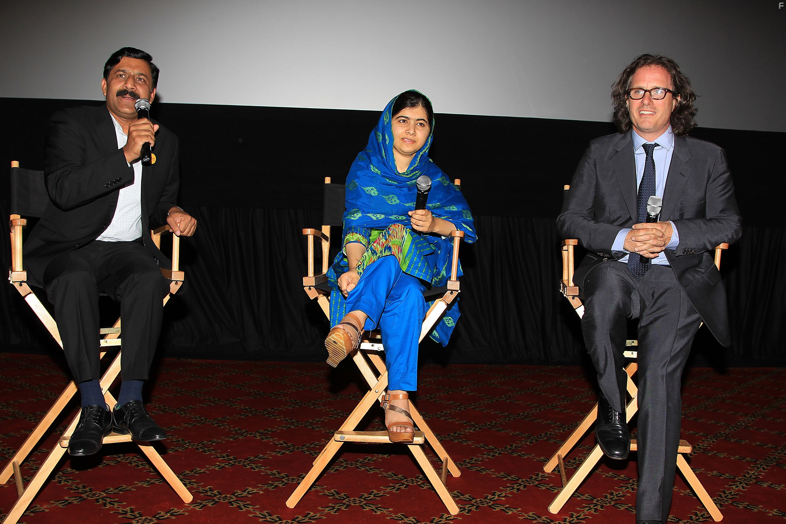 Davis Guggenheim, Malala Yousafzai, and Ziauddin Yousafzai in Он назвал меня Малала (2015)