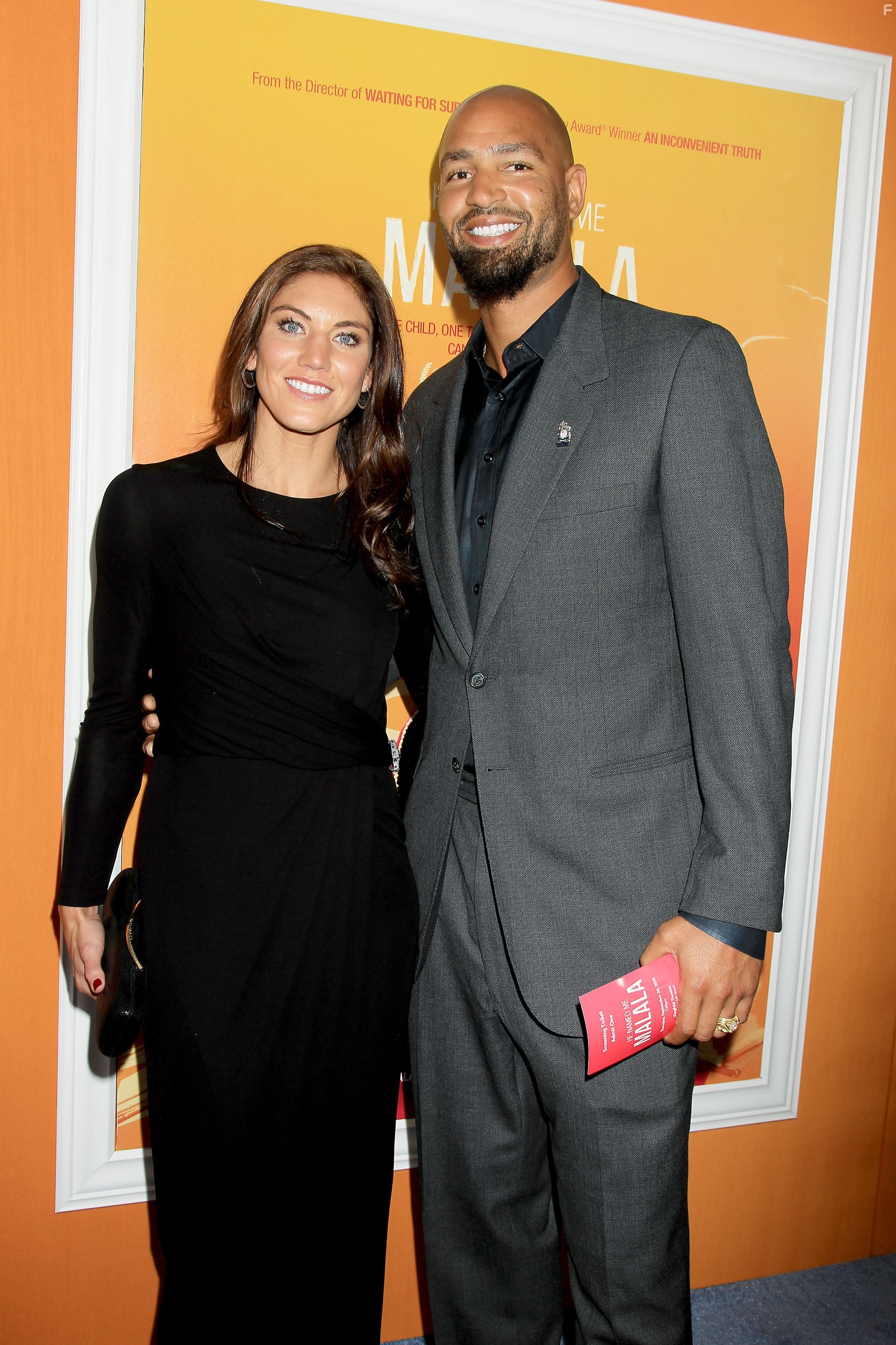 Hope Solo and Jerramy Stevens in Он назвал меня Малала (2015)