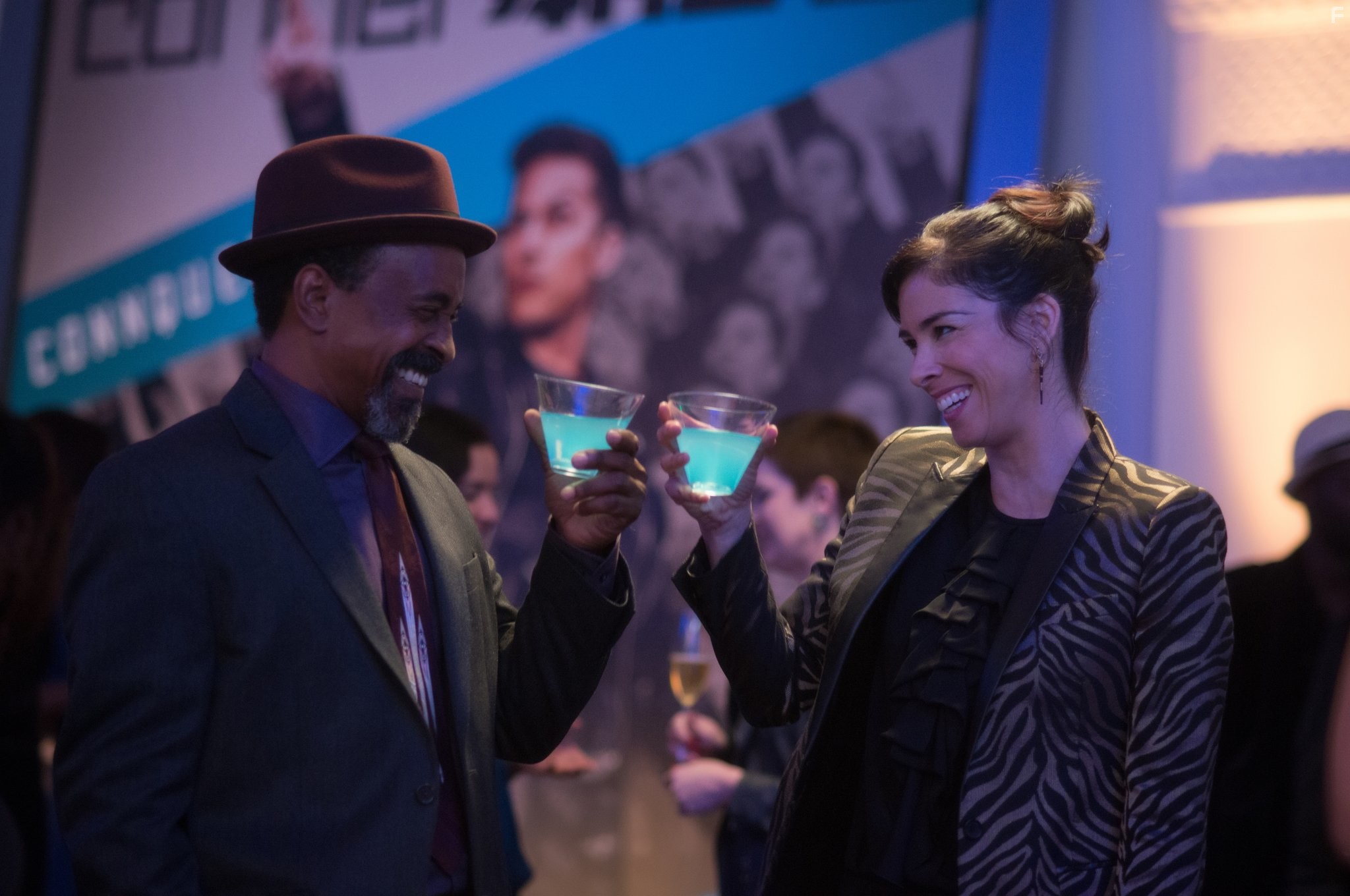 Tim Meadows and Sarah Silverman in Поп-звезда: Не переставай, не останавливайся (2016)