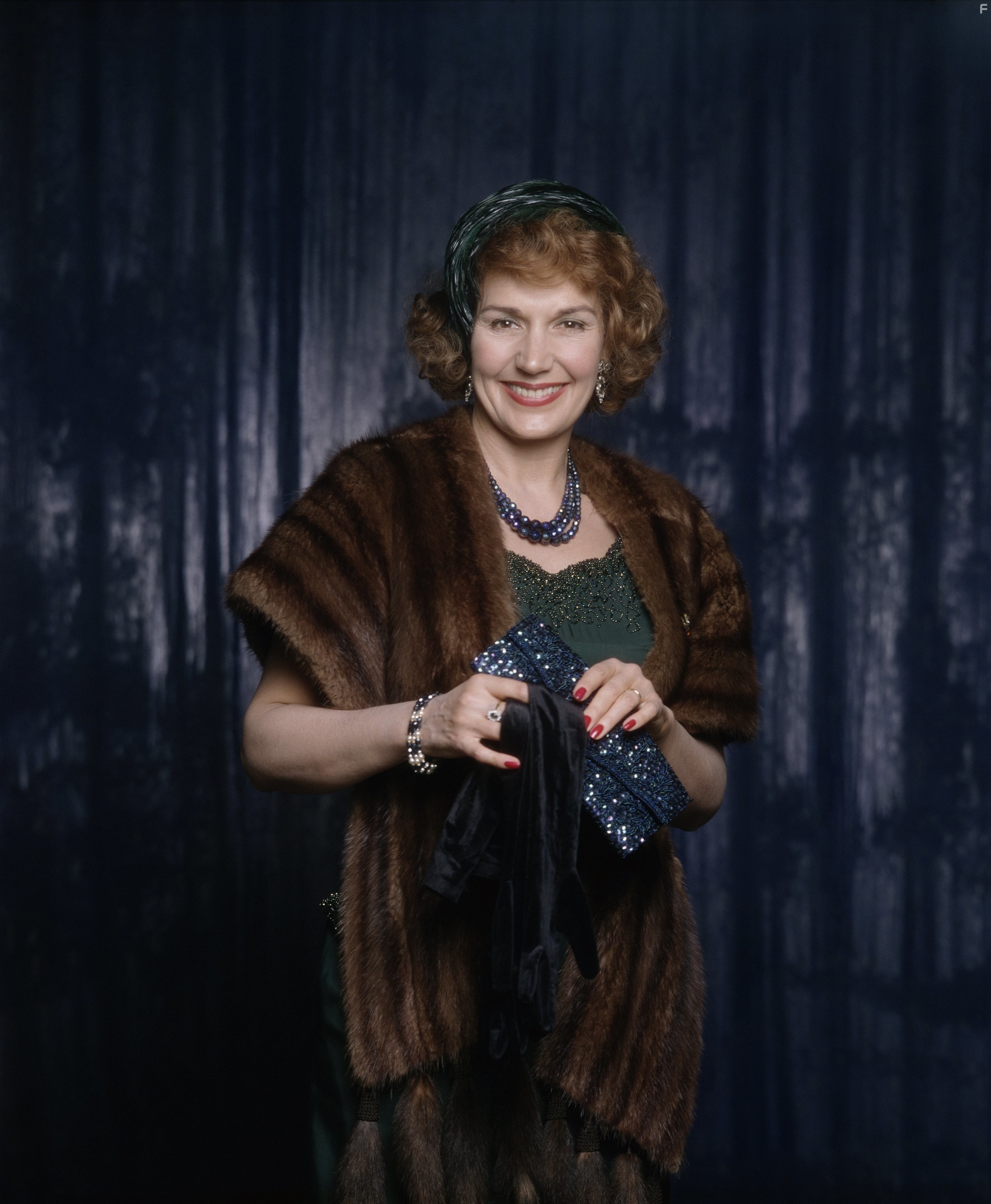 Susan Fleetwood in Братья Крэй (1990)