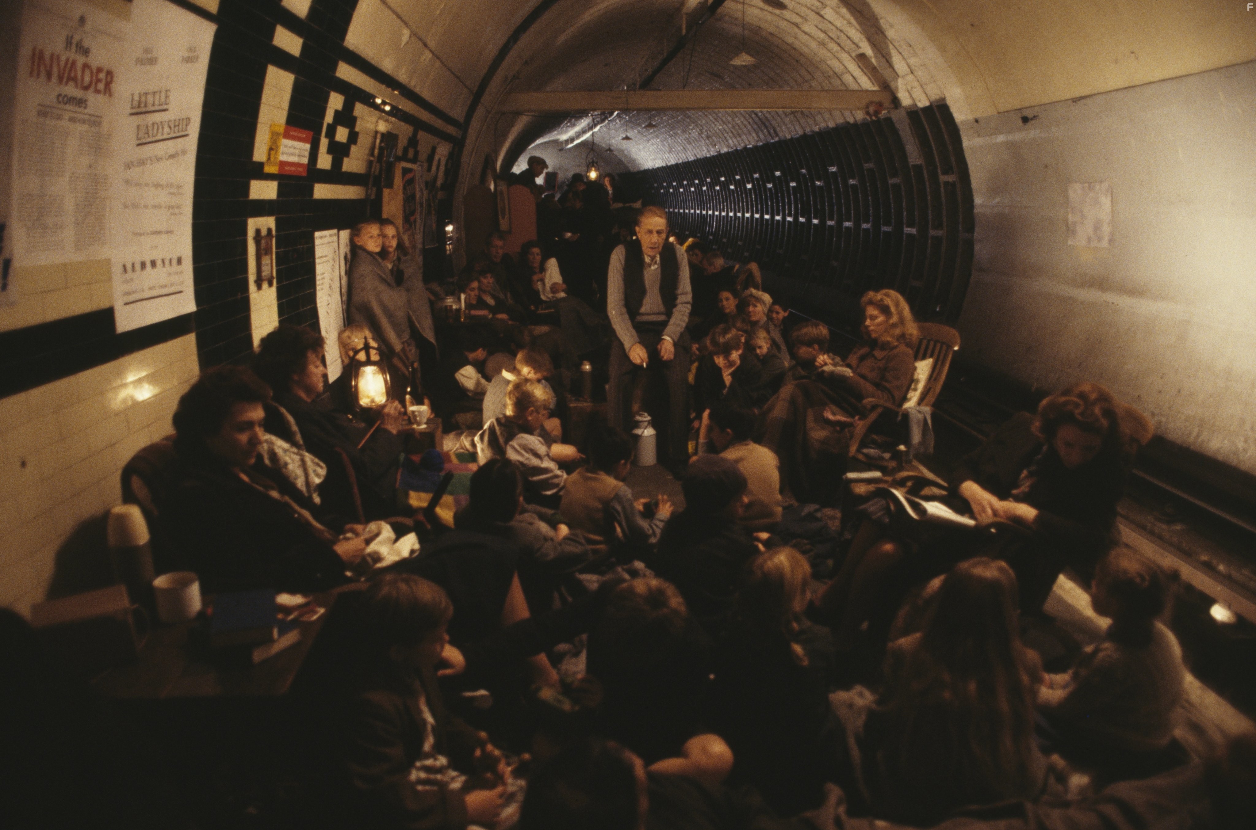 Billie Whitelaw in Братья Крэй (1990)