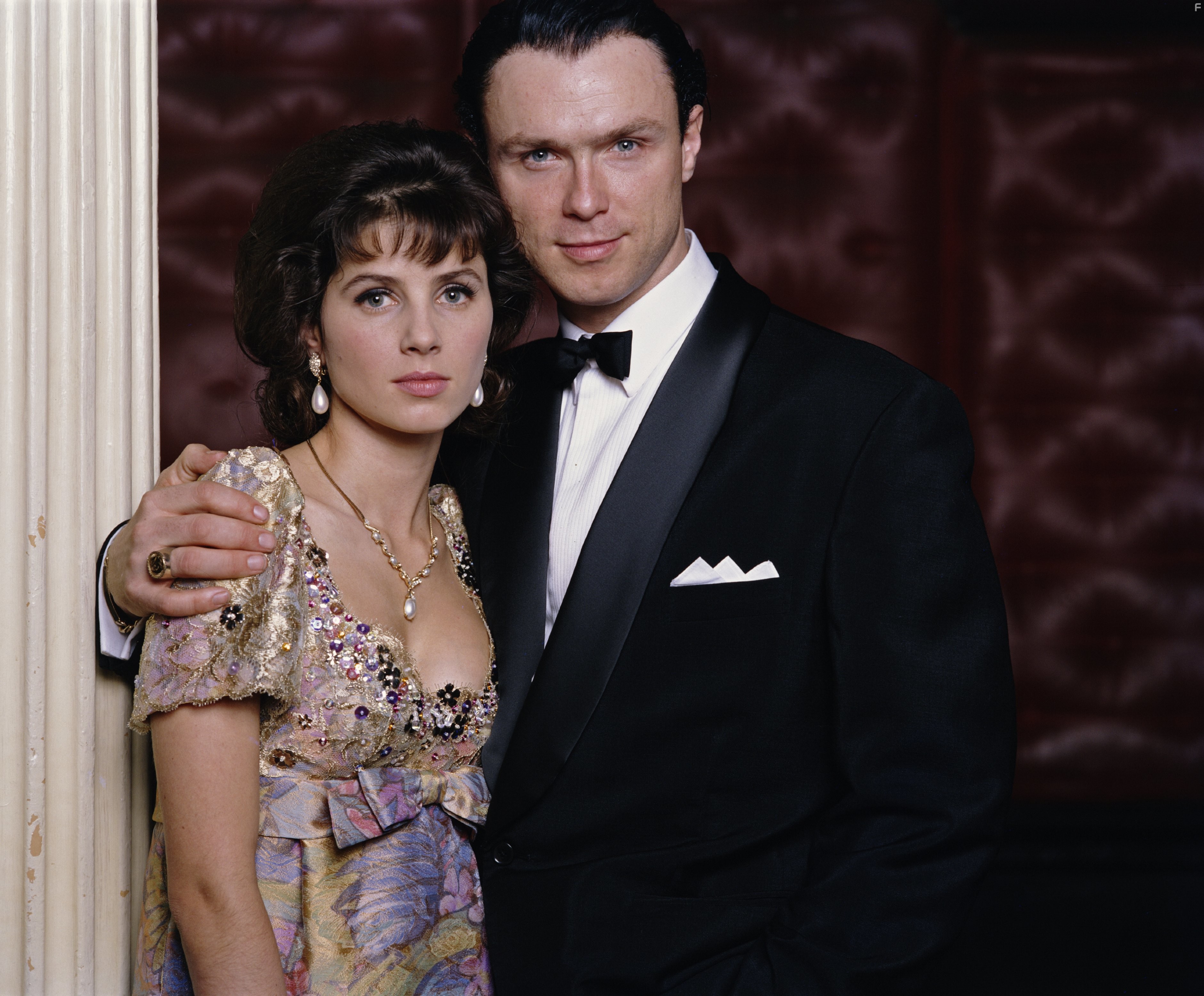 Sadie Frost and Gary Kemp in Братья Крэй (1990)