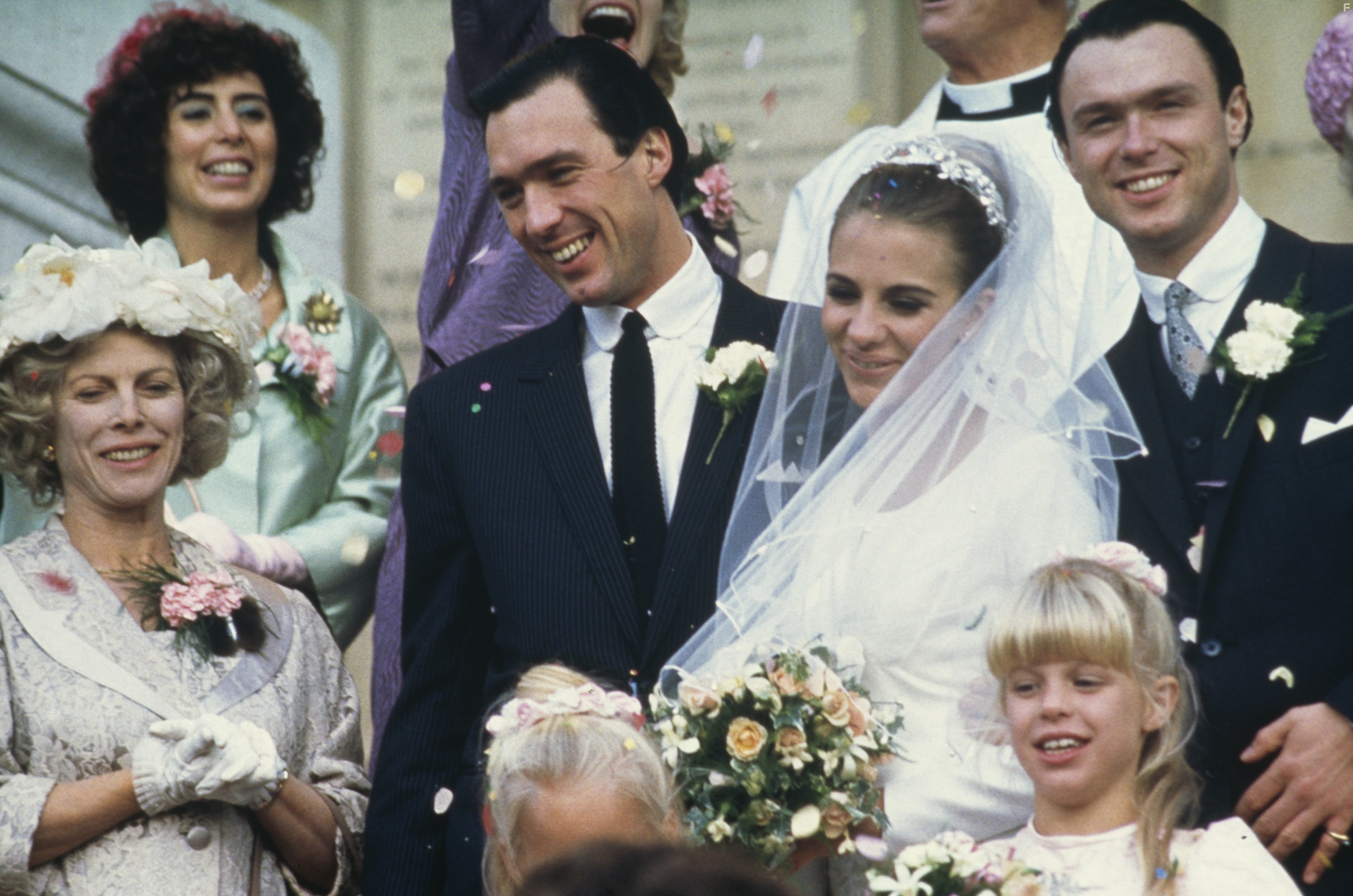 Kate Hardie, Gary Kemp, Martin Kemp, Patti Love, and Billie Whitelaw in Братья Крэй (1990)