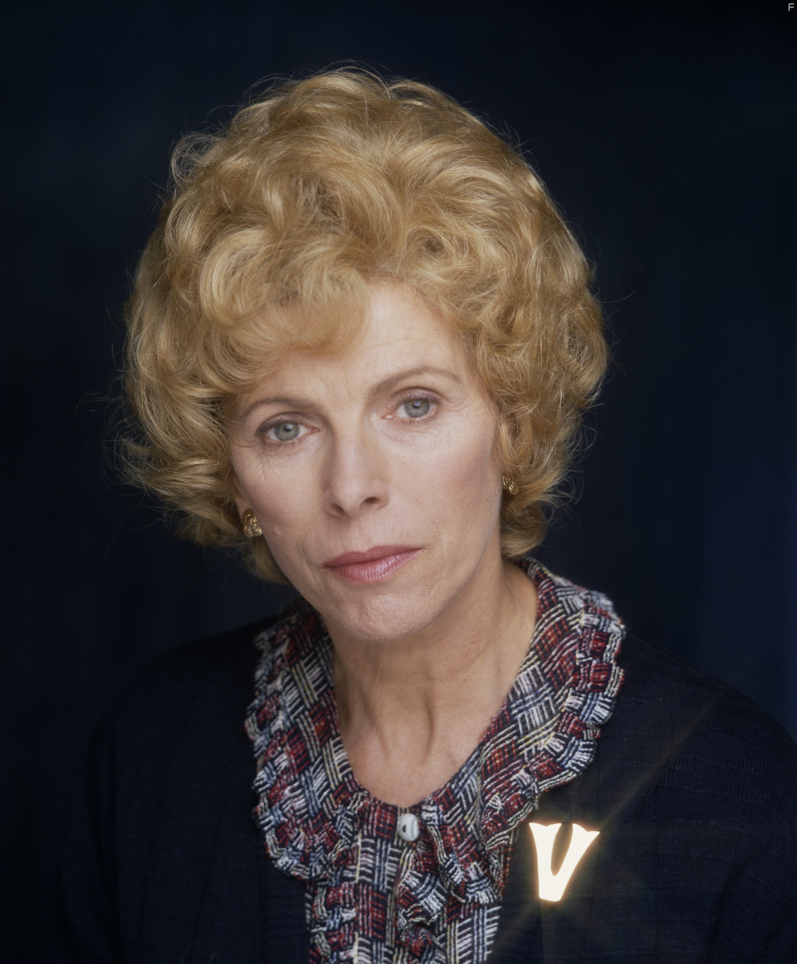 Billie Whitelaw in Братья Крэй (1990)