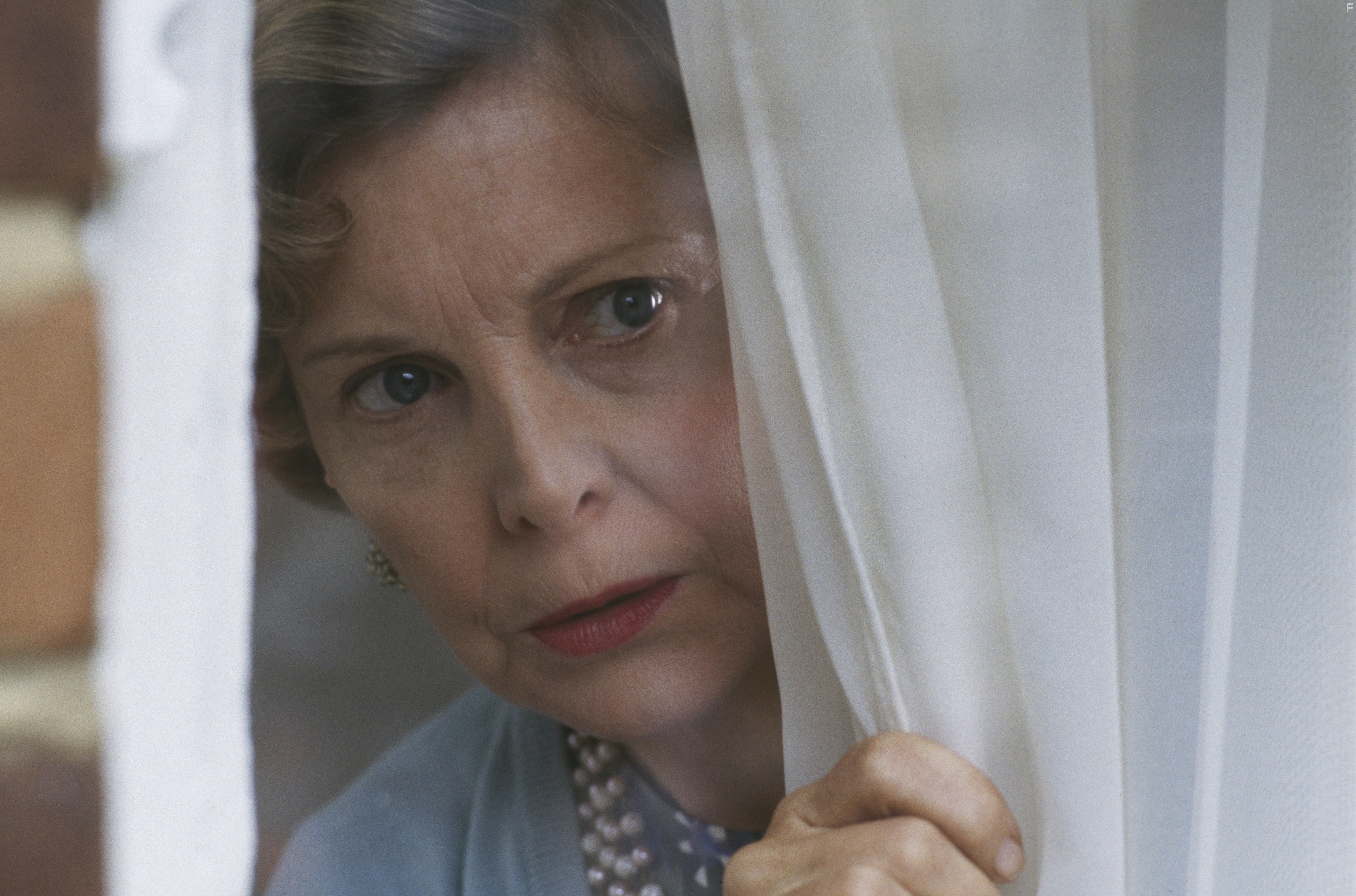 Barbara Ferris in Братья Крэй (1990)