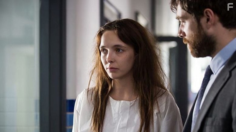 Richard Rankin and Jodie Comer in Тринадцать (2016)