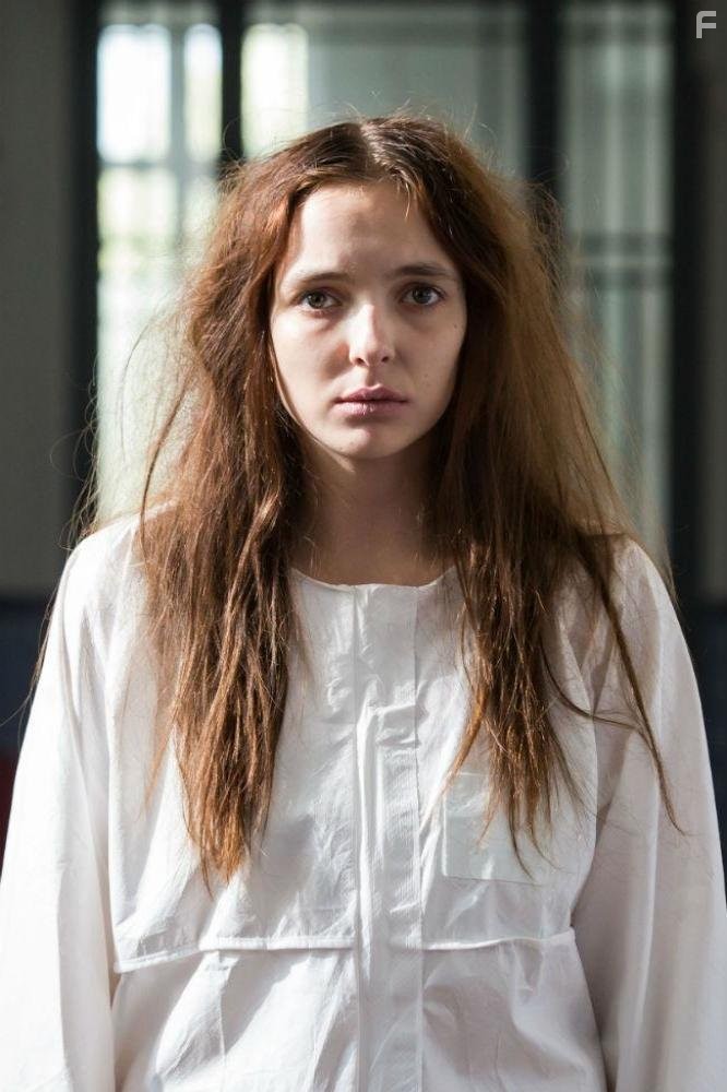 Jodie Comer in Тринадцать (2016)