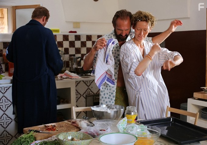 Ralph Fiennes, Matthias Schoenaerts, and Tilda Swinton in Большой всплеск (2015)