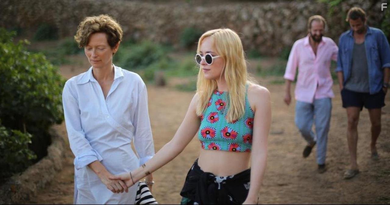 Ralph Fiennes, Dakota Johnson, Matthias Schoenaerts, and Tilda Swinton in Большой всплеск (2015)