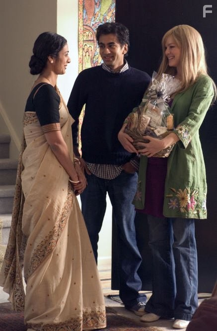 Tabu, Jacinda Barrett, and Kal Penn in Тезки (2006)