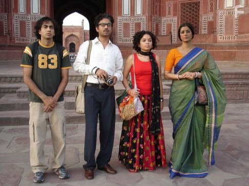 Tabu, Irrfan Khan, Sahira Nair, and Kal Penn in Тезки (2006)