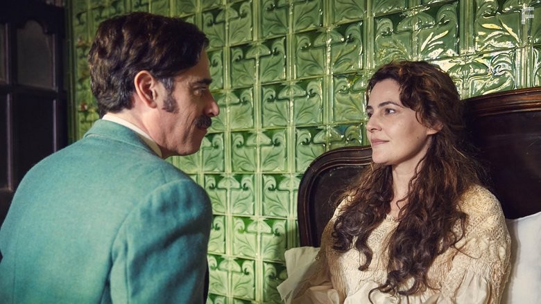 Louise Delamere and Stephen Mangan in Гудини и Дойл (2016)