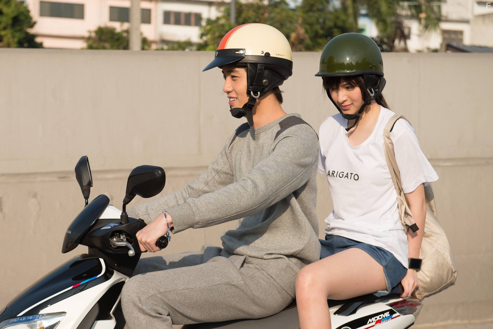 Sutatta Udomsilp and Thanapob Leeratanakajorn in May nai fai rang frer (2015)