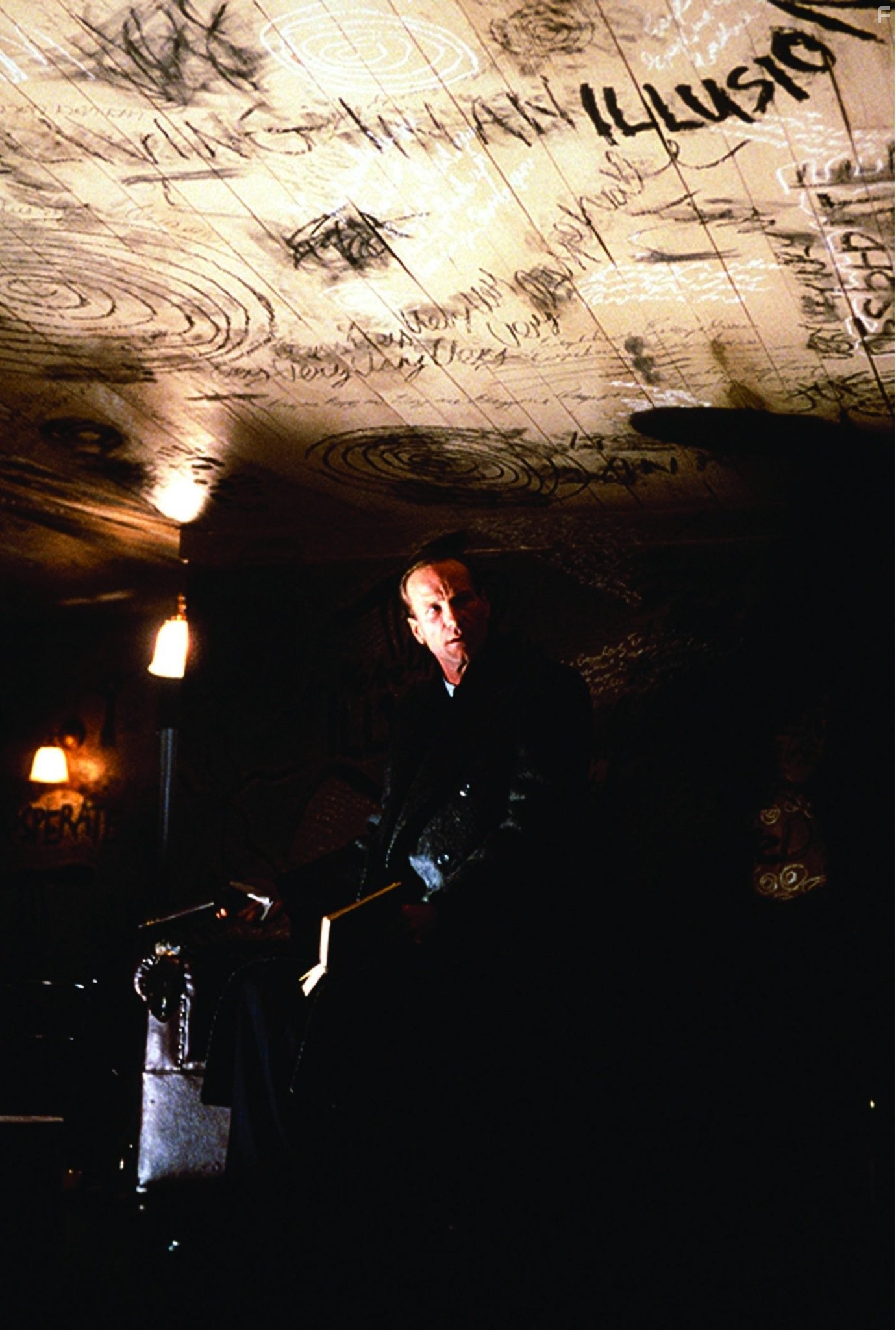 William Hurt in Тёмный город (1998)