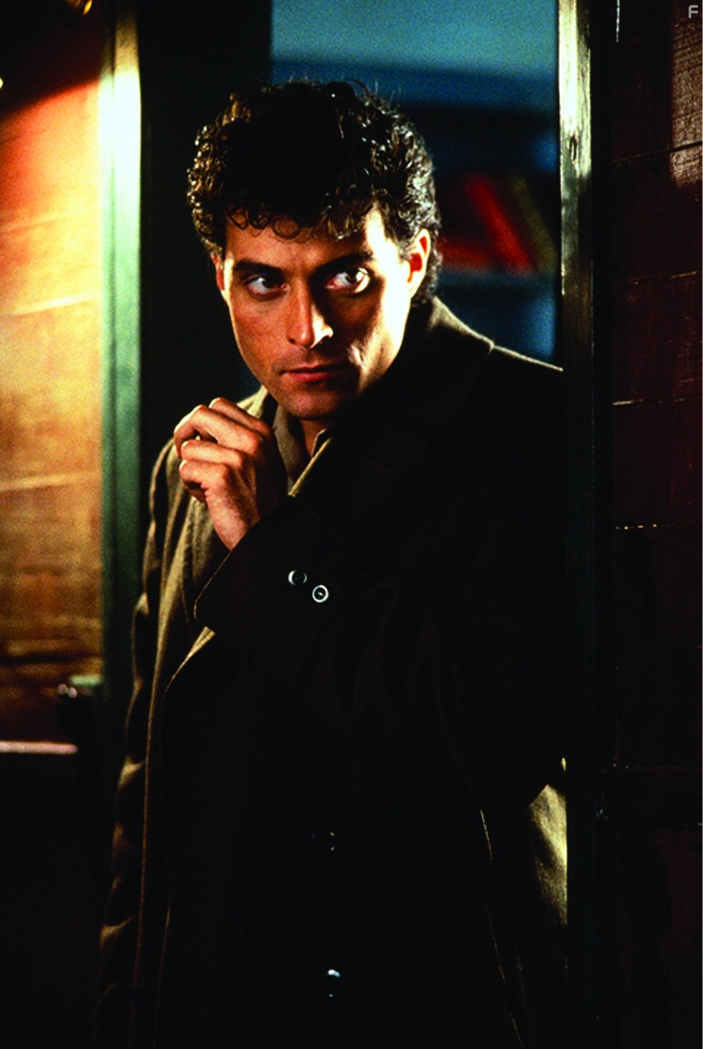 Rufus Sewell in Тёмный город (1998)