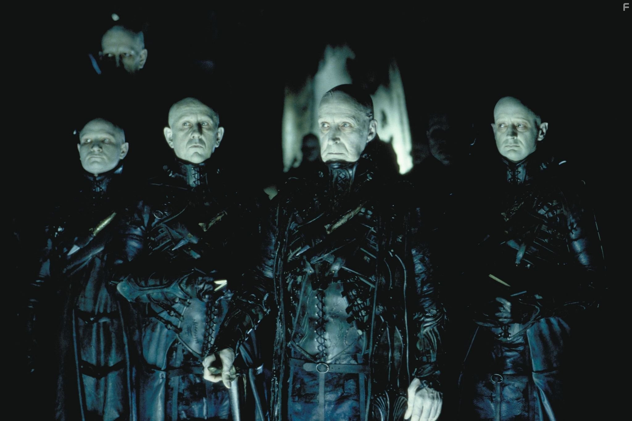Ian Richardson in Тёмный город (1998)